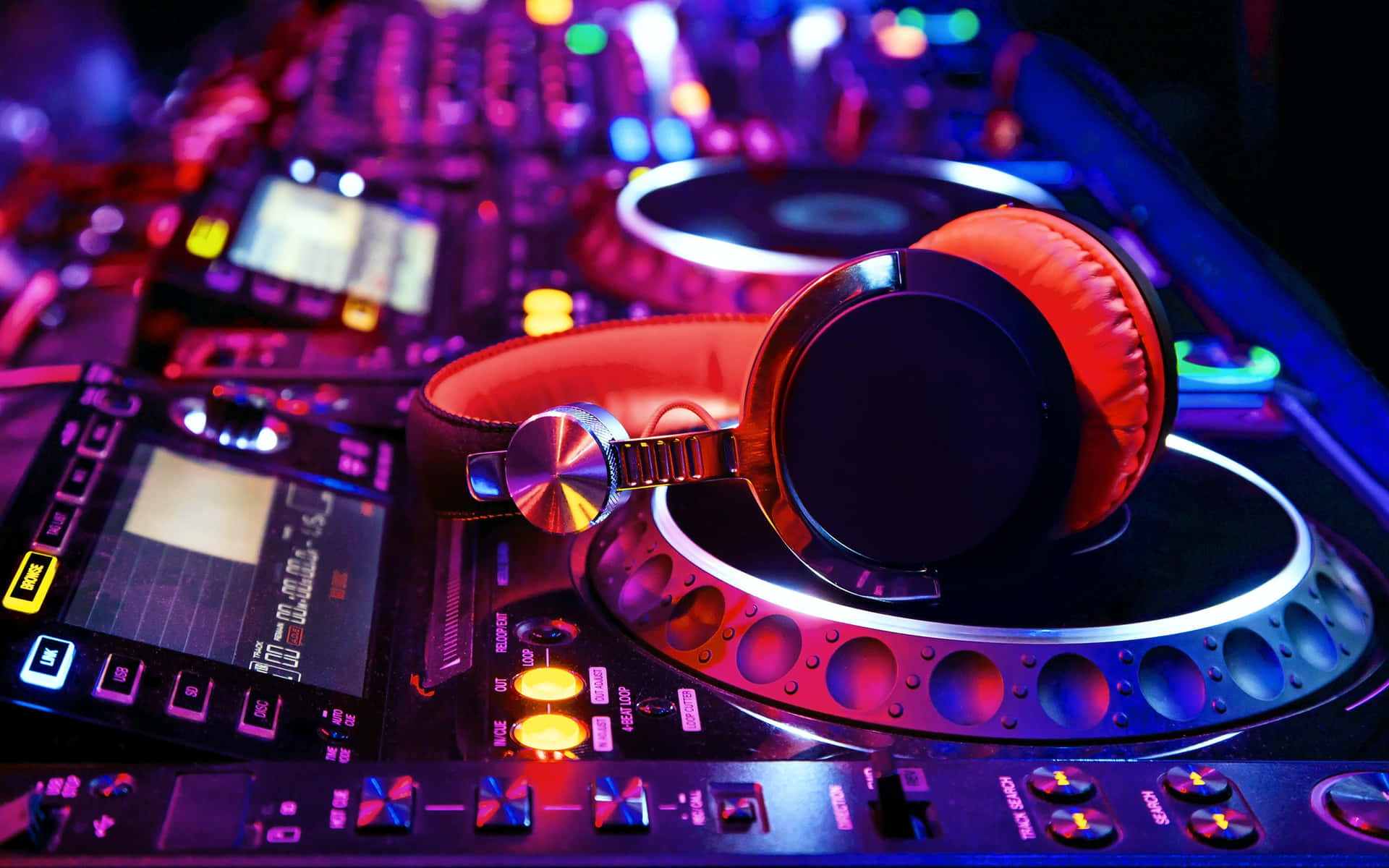 D J Headphoneson Mixer Deck Wallpaper