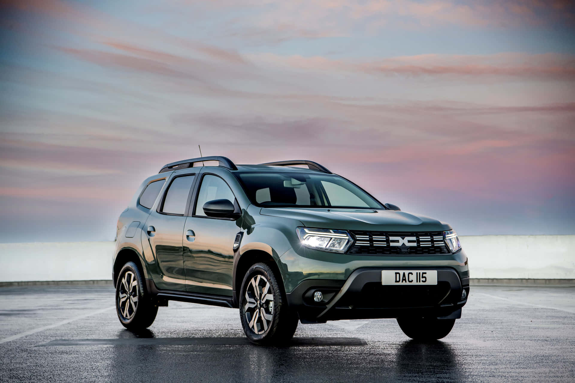 Dacia Duster Décor Au Coucher De Soleil Fond d'écran