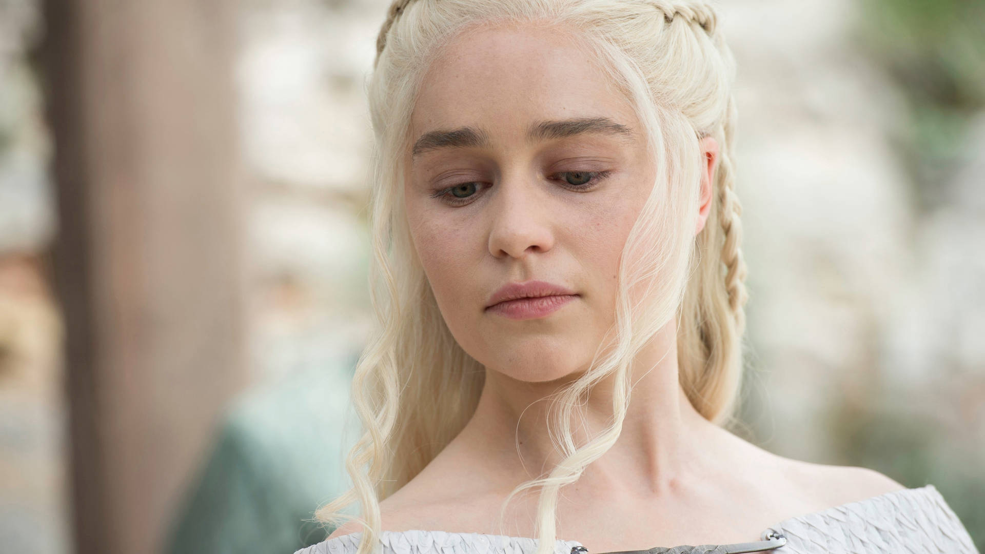 Daenerys Targaryen Blonde Woman Wallpaper