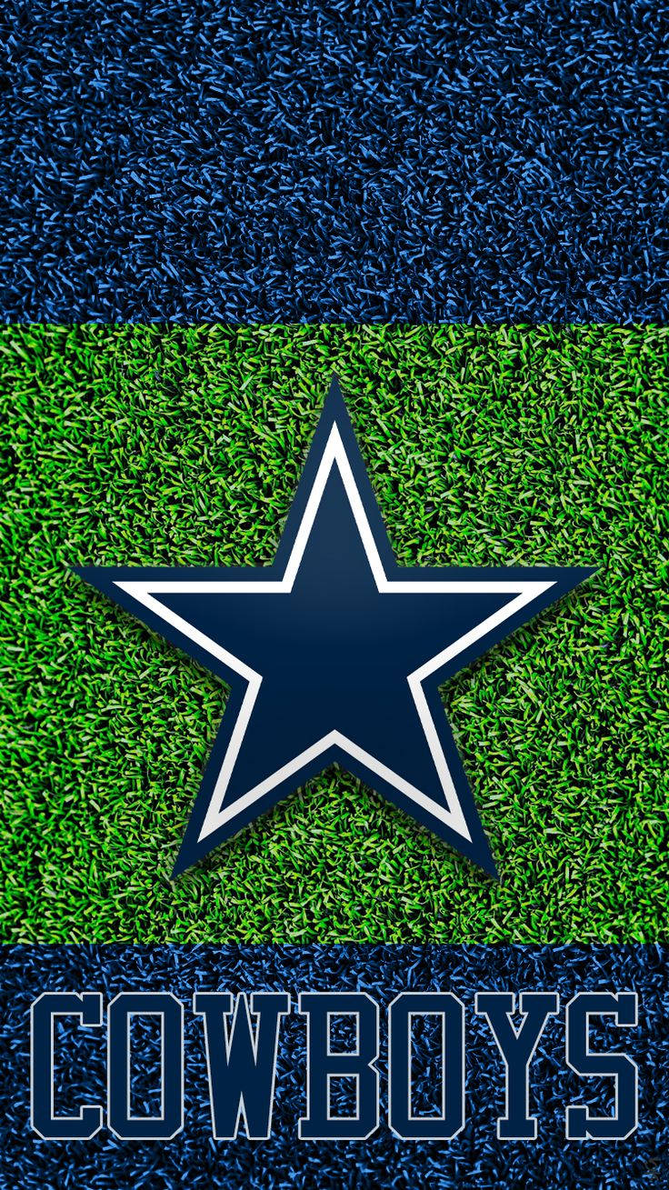 Dallascowboys (vaqueros De Dallas) En Césped Verde Y Azul. Fondo de pantalla