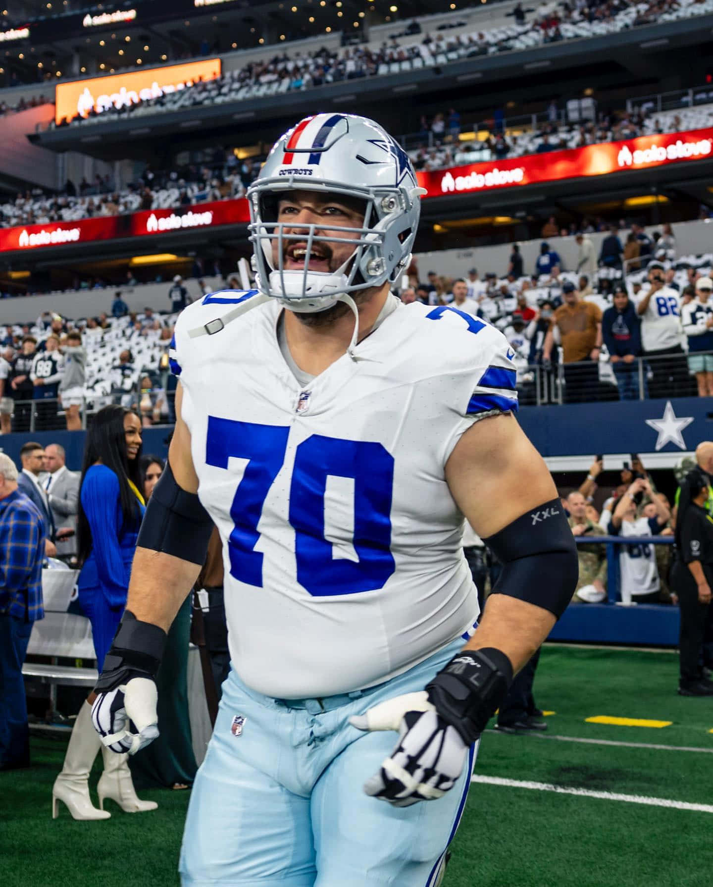 Pemain Dallas Cowboys Nomor 70 Wallpaper