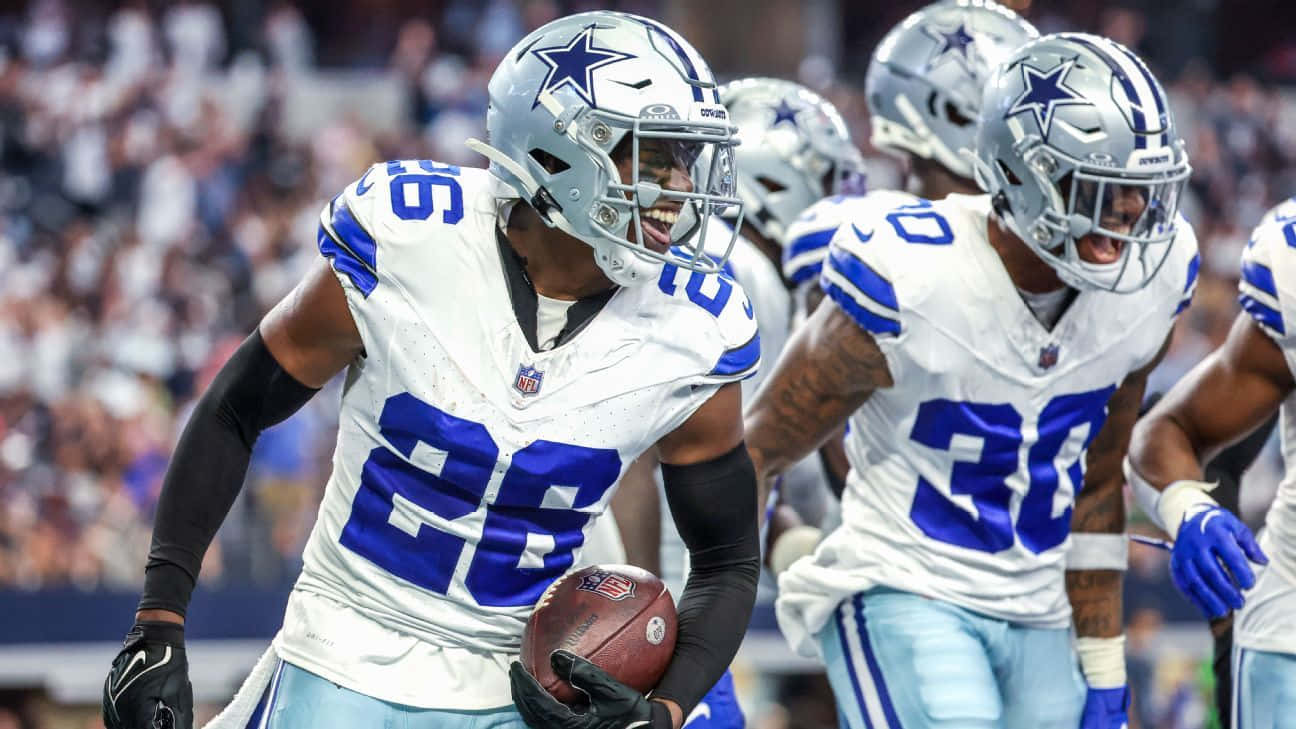 Dallas Cowboys Players In Action Wallpaper