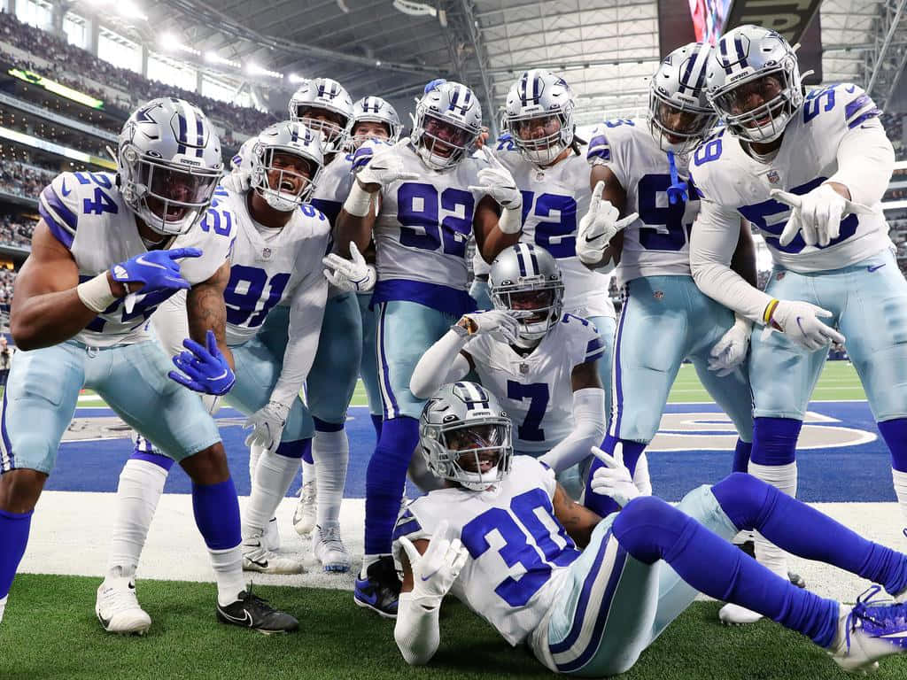 Top Dallas Cowboys-spillere fejrer et touchdown Wallpaper