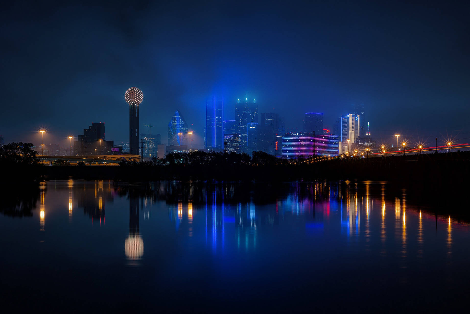 Dallas Skyline Blue Hazy Light Wallpaper
