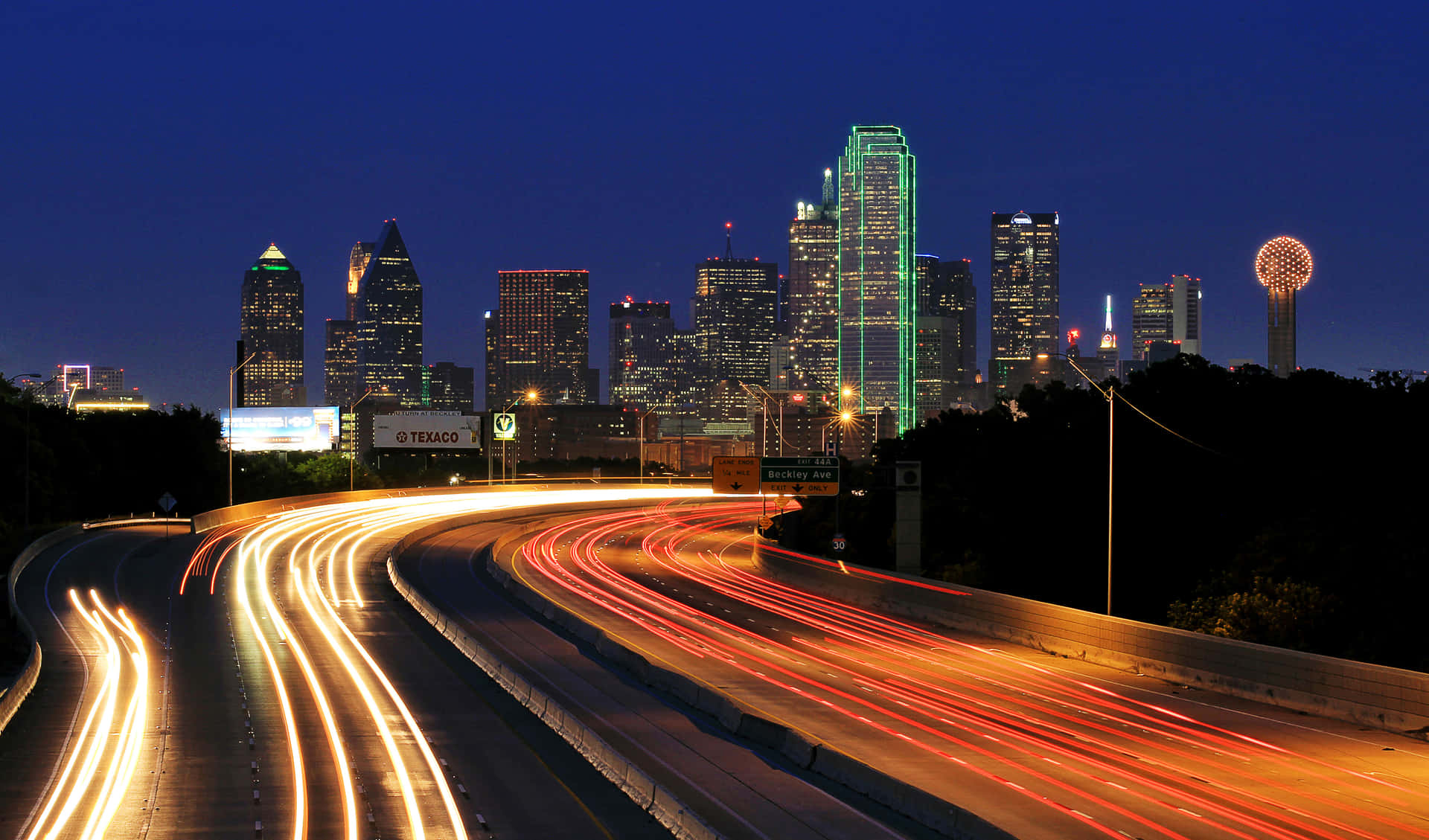 The Dallas Skyline is an Impressive Sight. Wallpaper