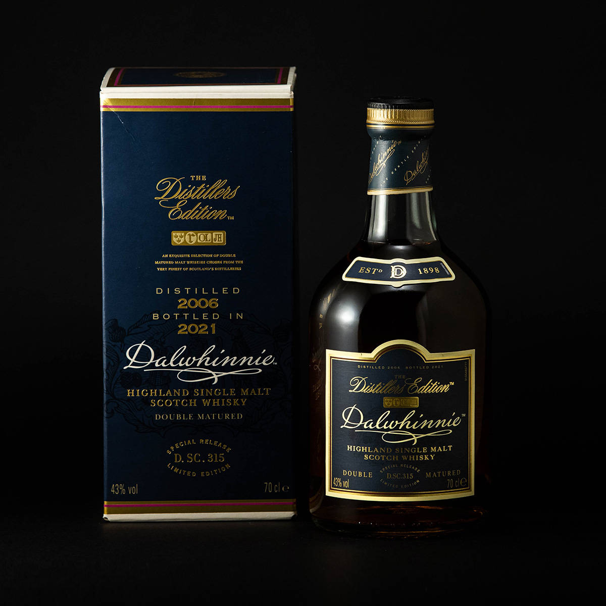 Dalwhinnie Whisky 2021 Distillers Edition On Black Background Wallpaper