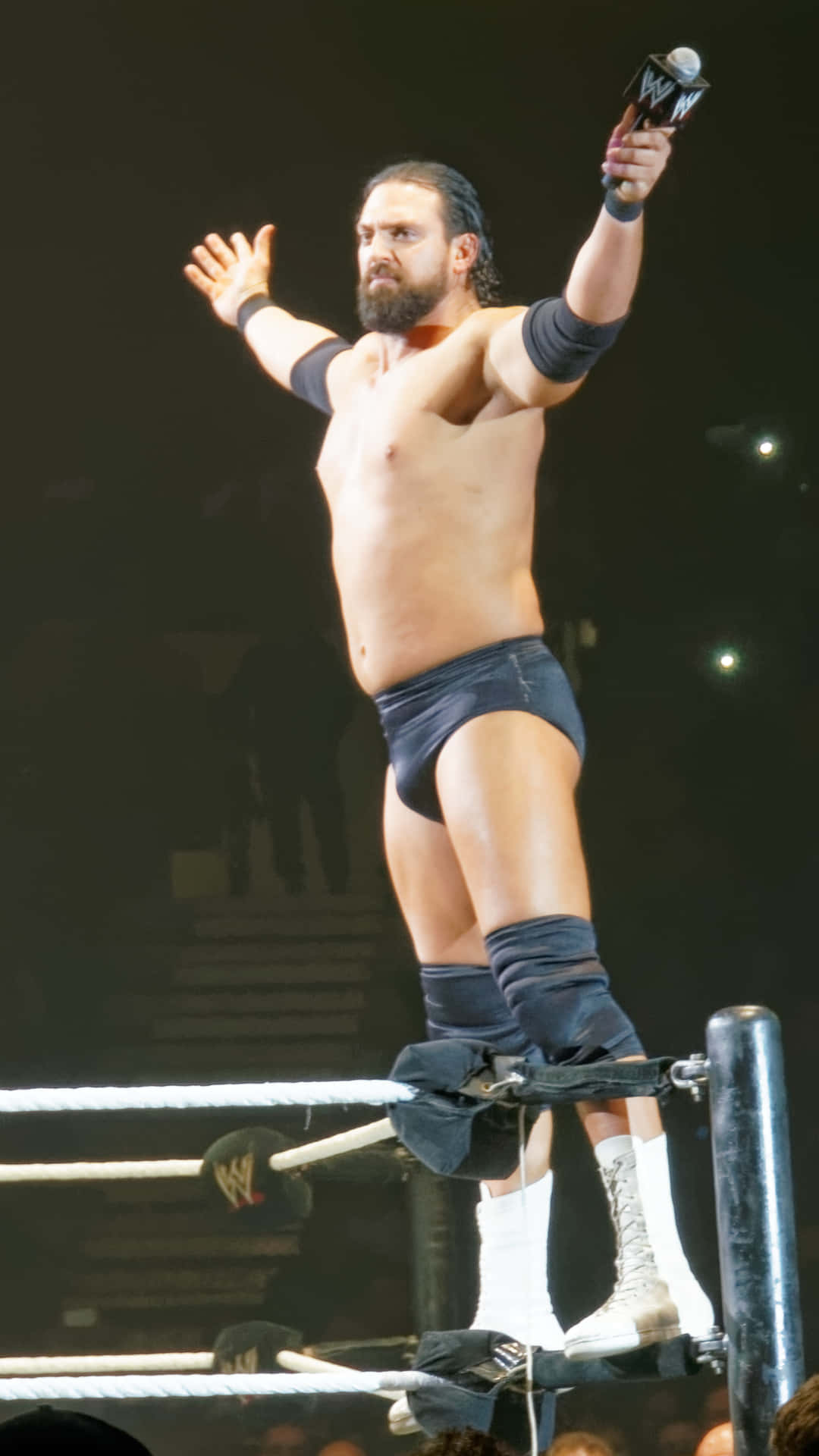 Damien Sandow Showcasing His Charismatic Personality In The Wrestling Ring. Wallpaper