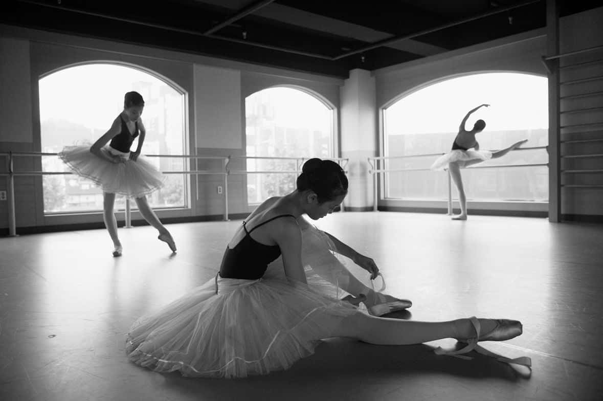 A Black And White Photo Of A Ballet Class