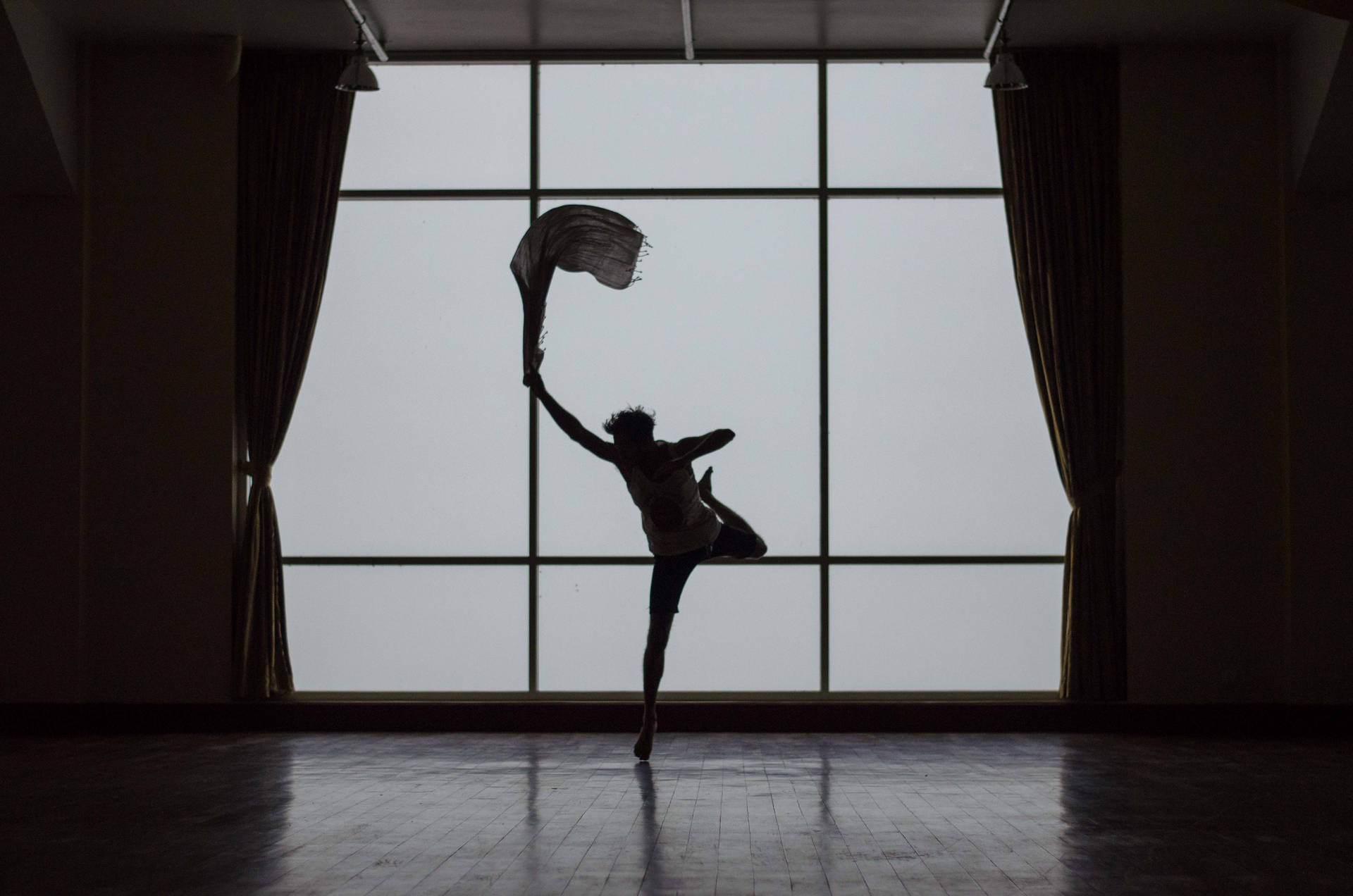 Girl silhouette dancing classic ballet made of particle dust splash.  Ballerina dancer pose in action. EPS10 vector Stock Vector Image & Art -  Alamy