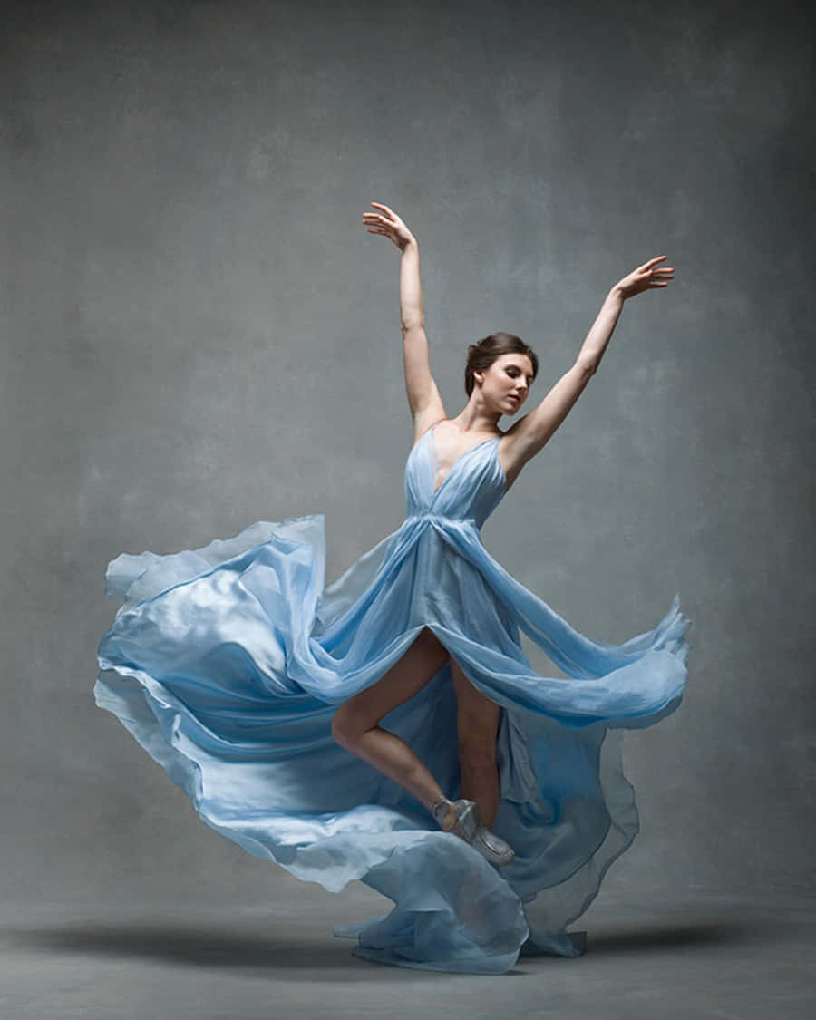 Imagende Bailarina De Ballet En Vestido Celeste