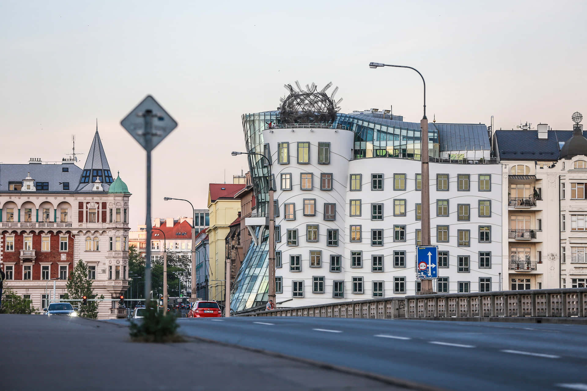 Sophisticated Architecture of the Dancing House Wallpaper