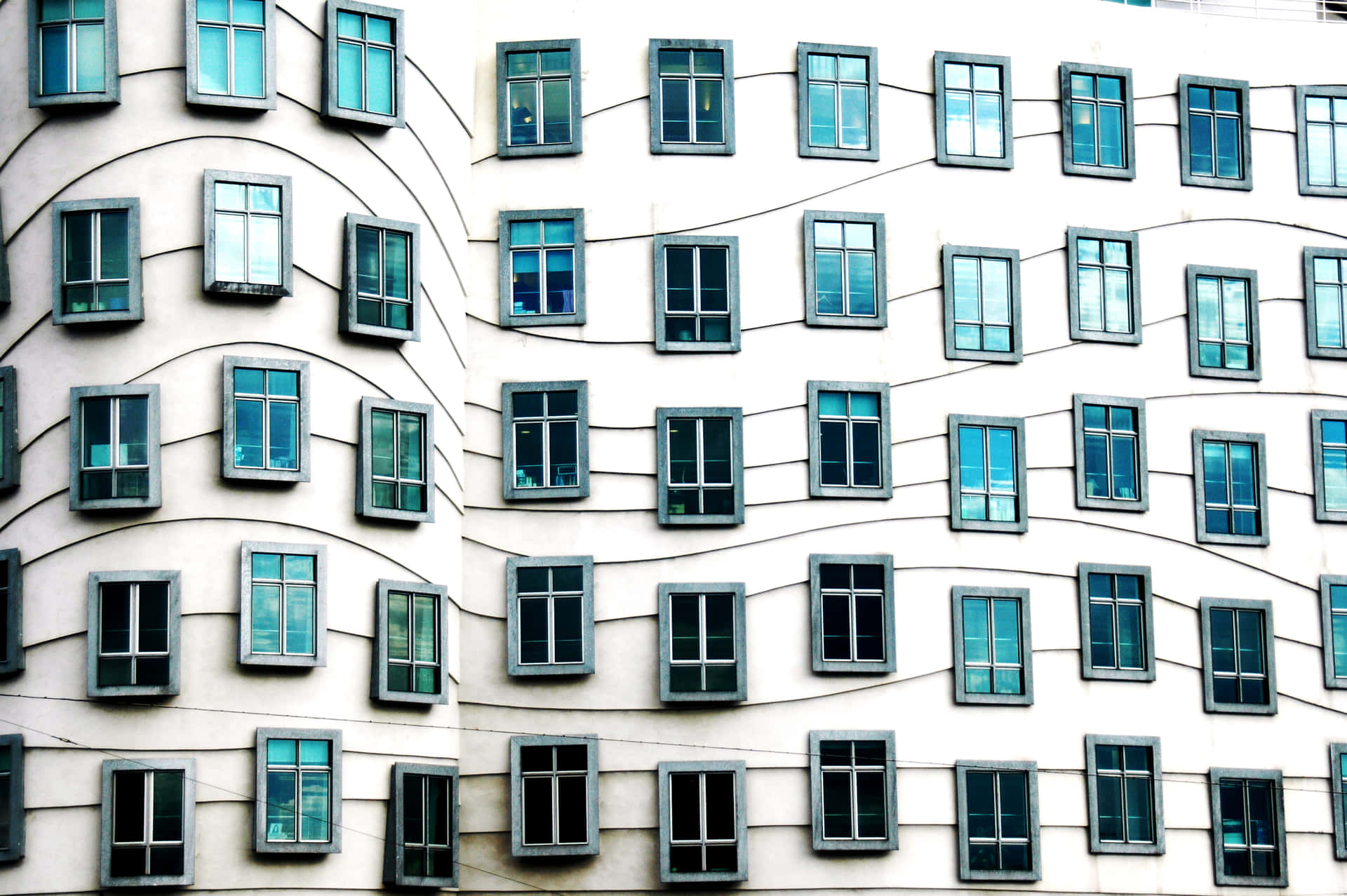 Artistic Contrast of Dancing House’s Architecture Wallpaper