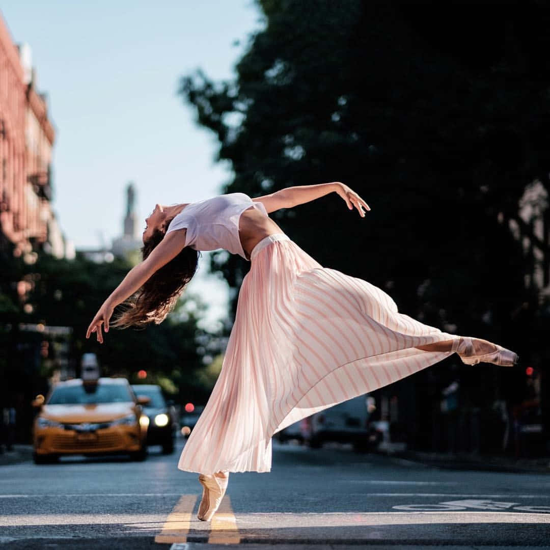 Girl Street Ballet Dancing Picture