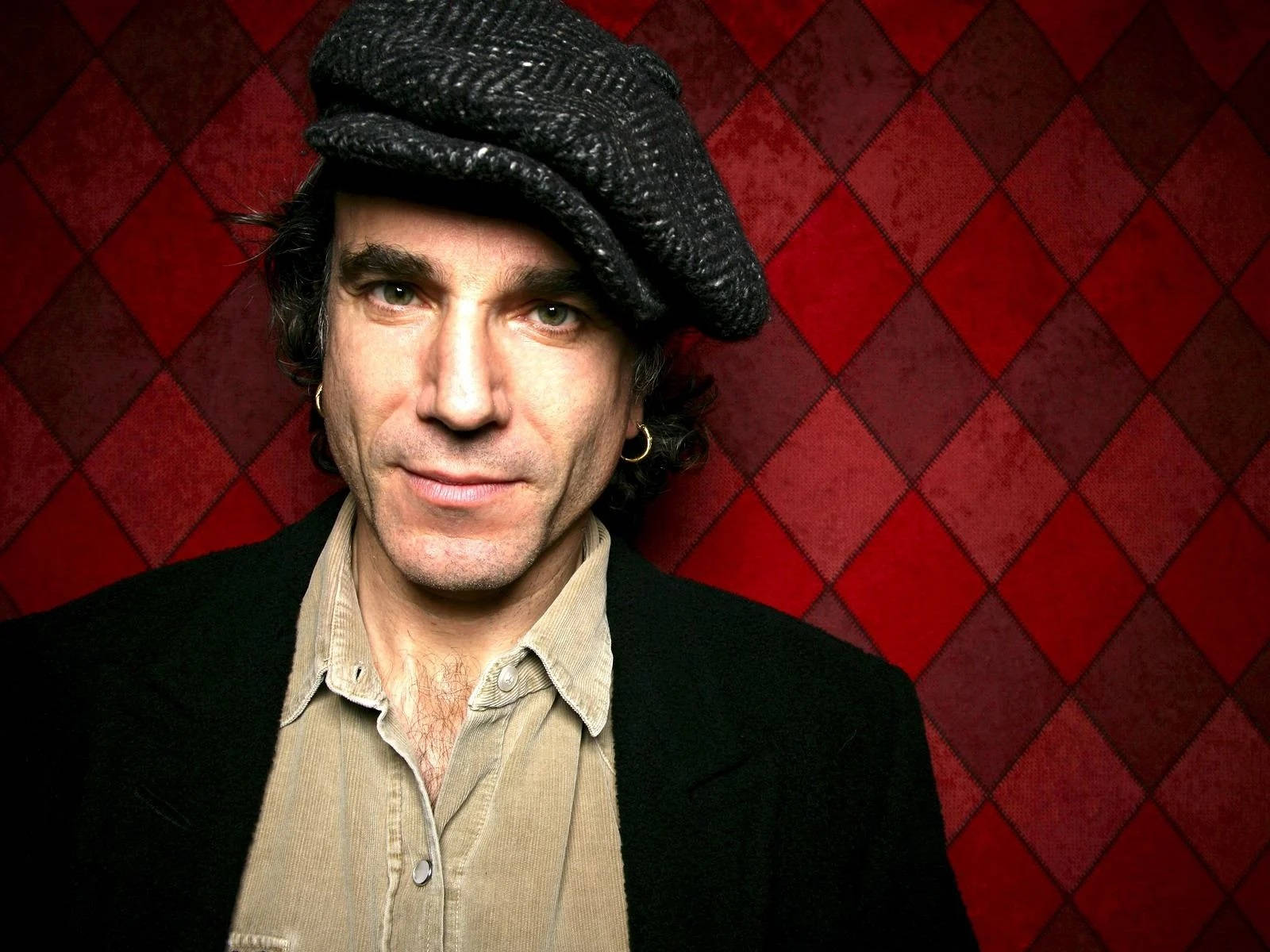 Daniel Day-lewis By A Red Diamond Wall Wallpaper