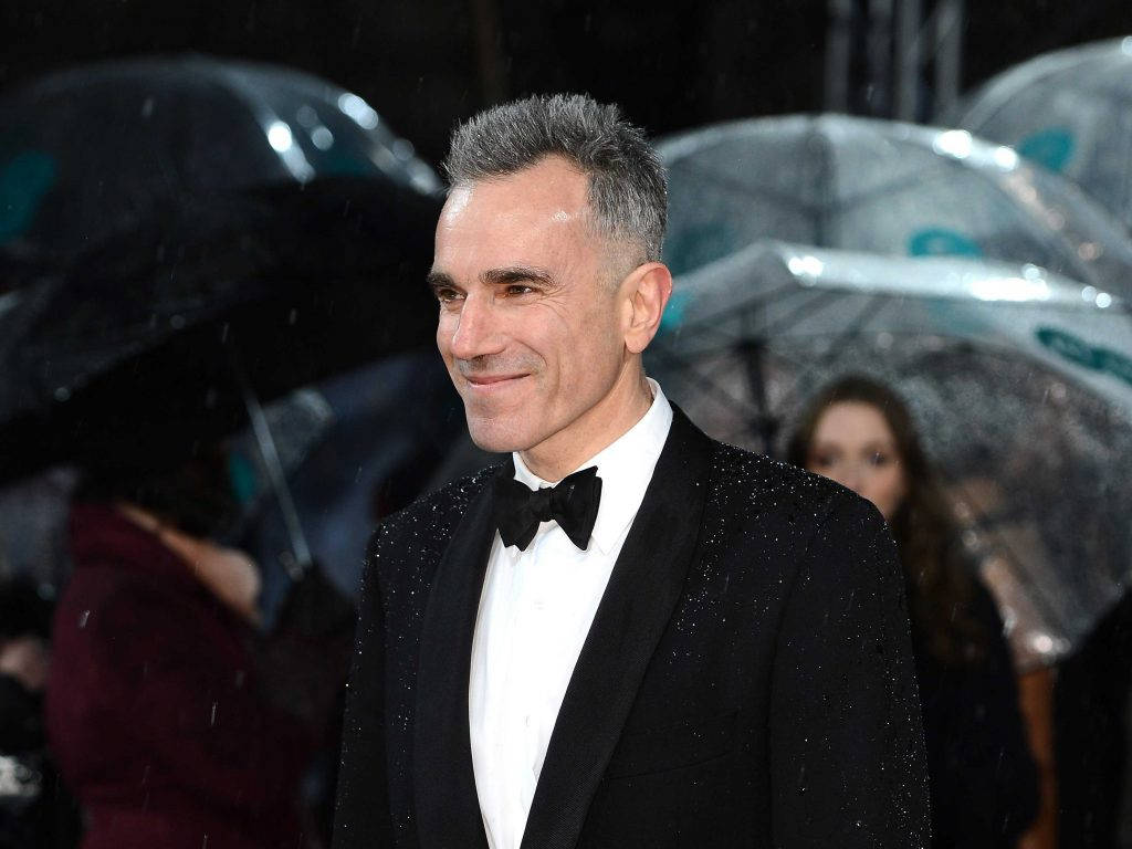 Daniel Day-lewis In A Rainy Event Wallpaper