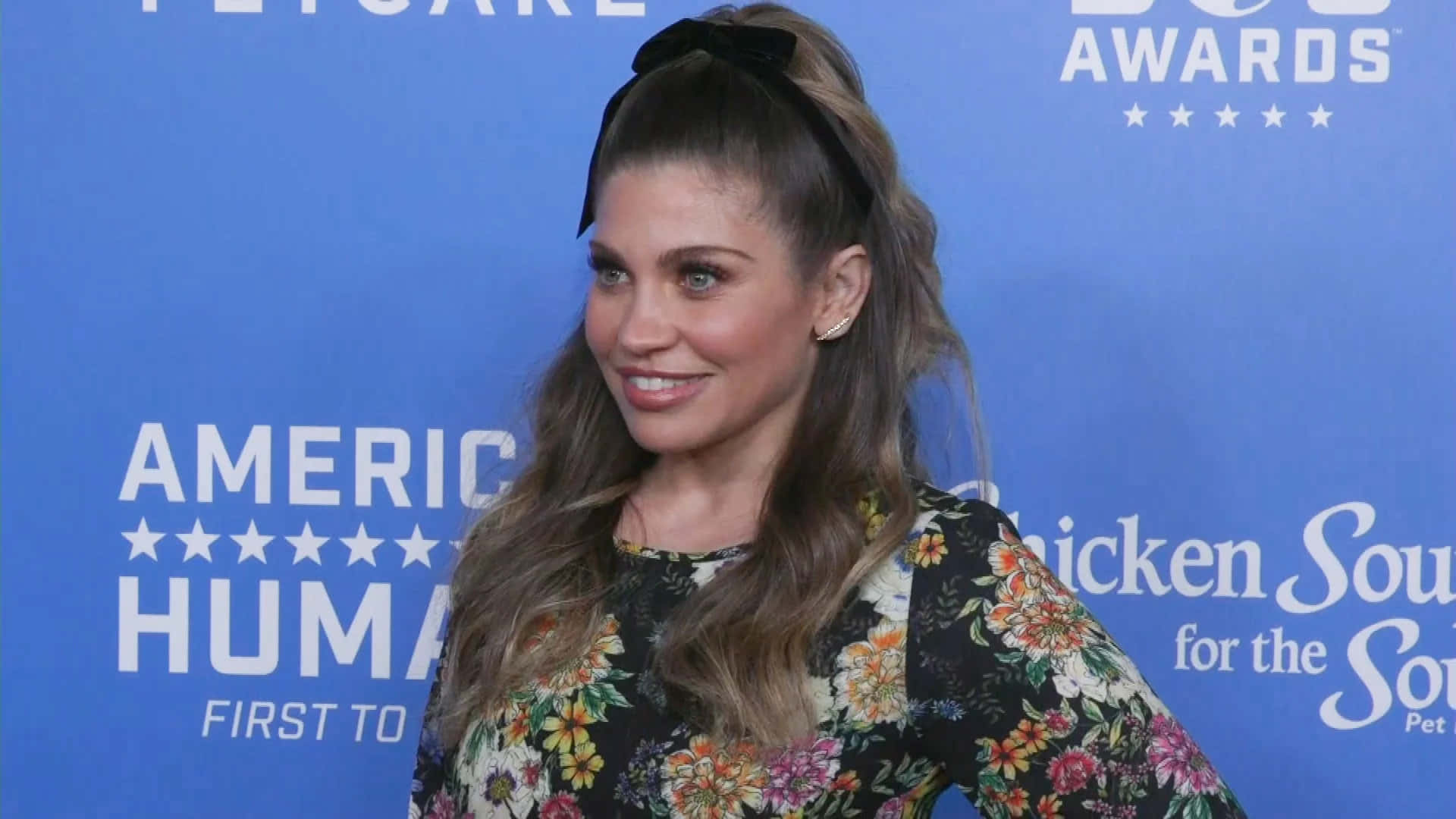 Actrice Danielle Fishel Poseert Achtergrond