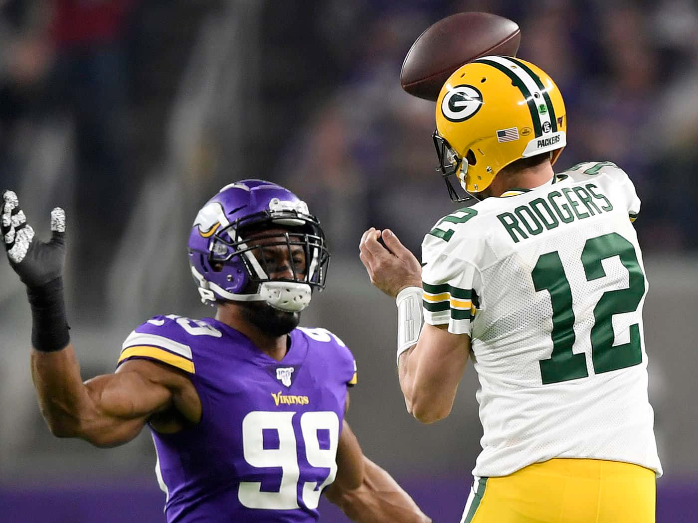 Danielle Hunter Aaron Rodgers Face Off Picture