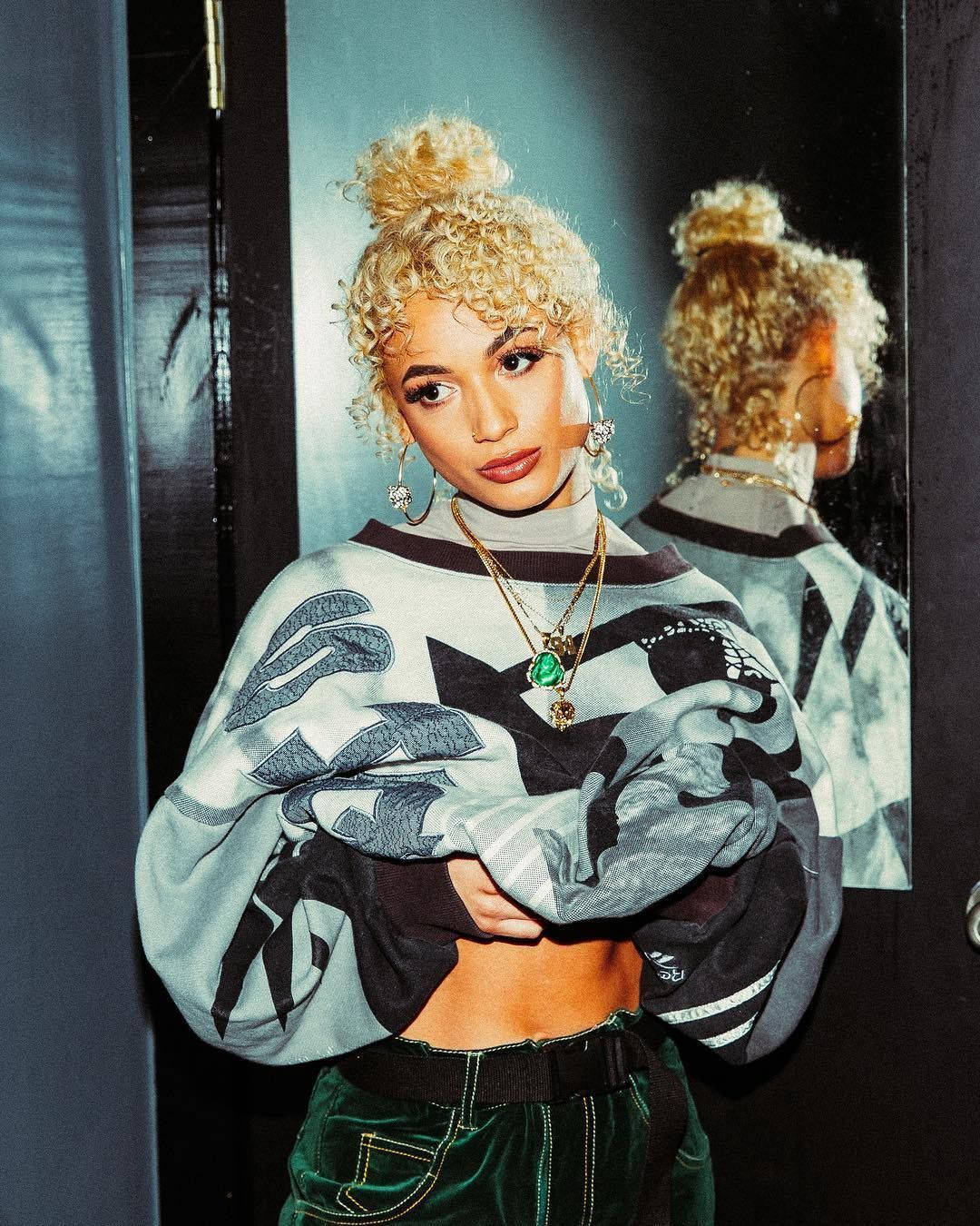 Danileigh Showing Her Style Wallpaper