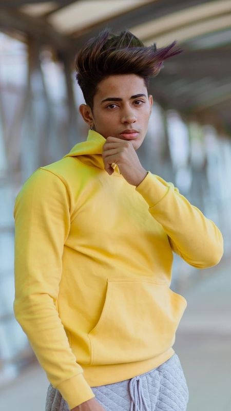 Danish Zehen Hd Yellow Sweater