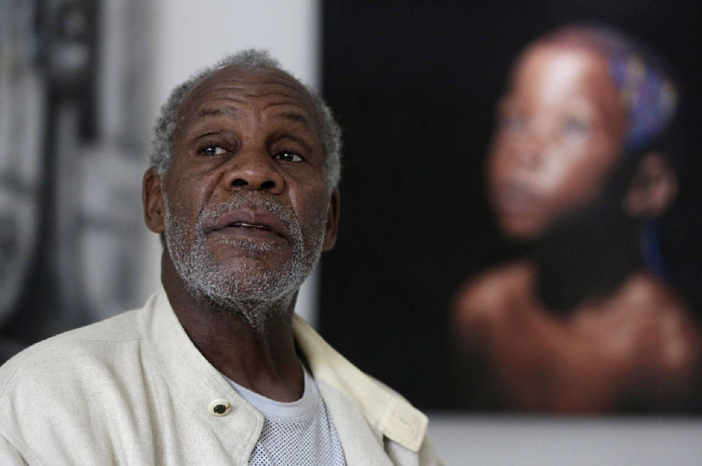 Danny Glover With Kid Painting Wallpaper