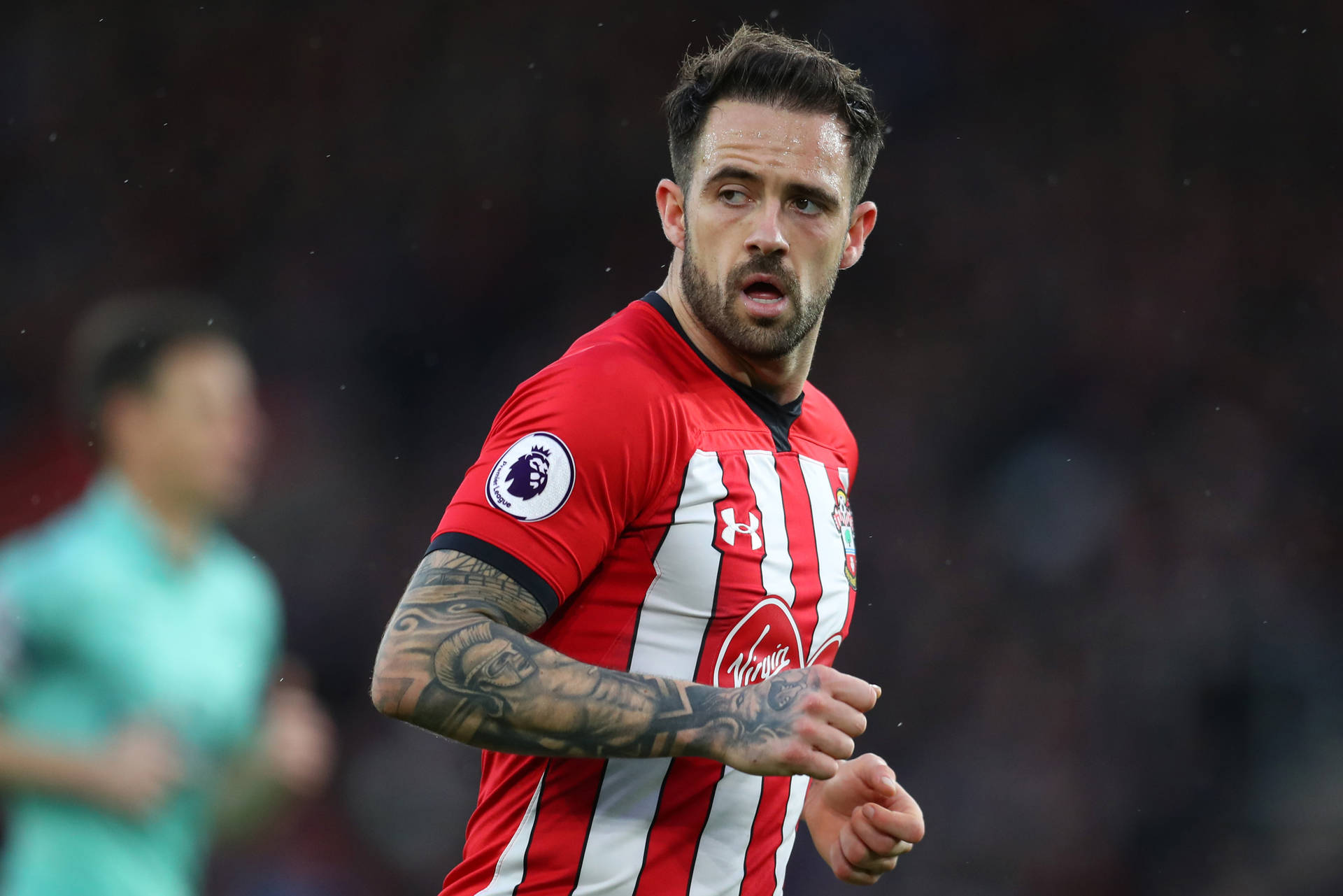 Dannyings Tittar Tillbaka - It Could Be A Wallpaper Featuring Danny Ings Looking Back Or Reminiscing. Wallpaper