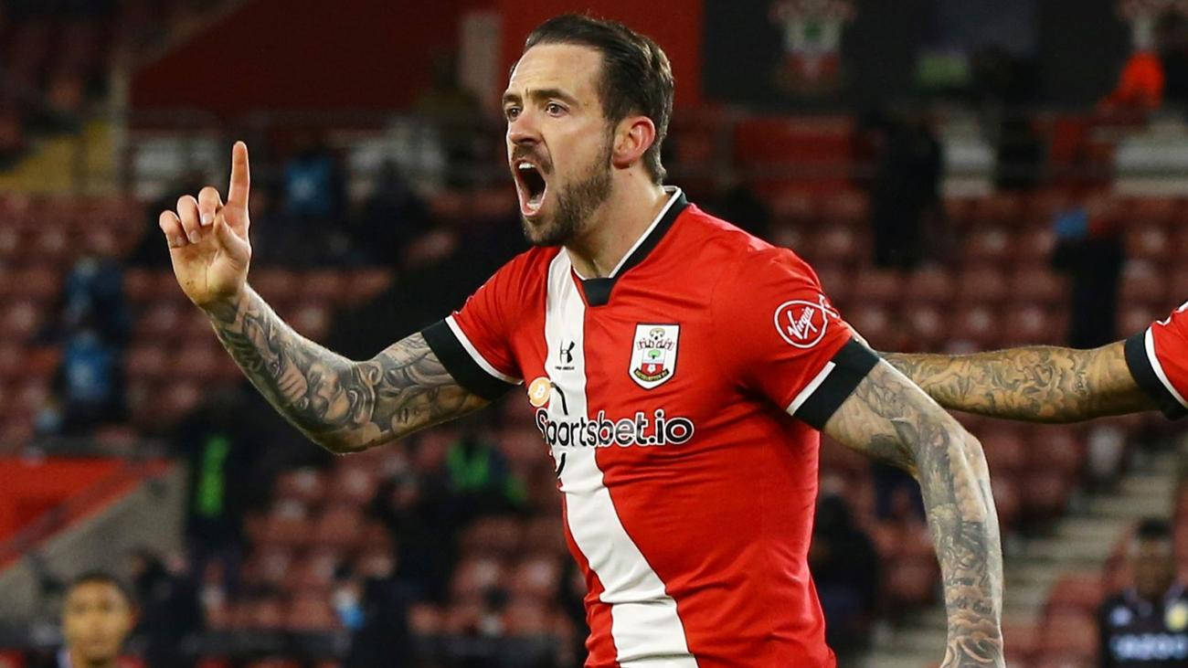 Danny Ings Yelling And Pointing Wallpaper