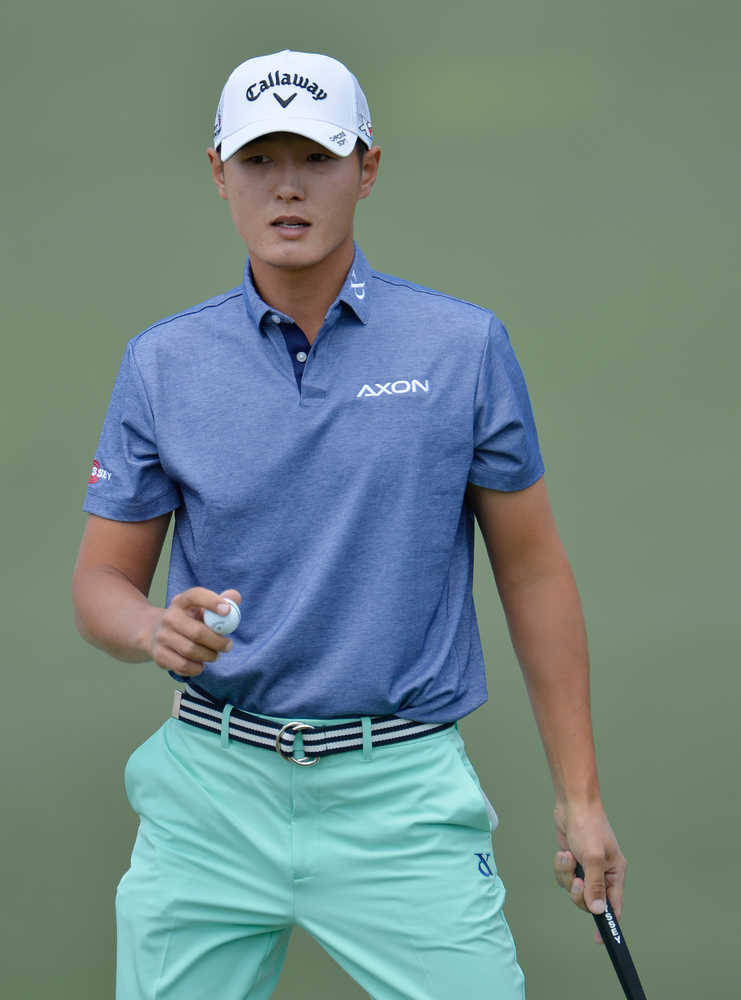 Danny Lee Holding A Golf Ball Wallpaper