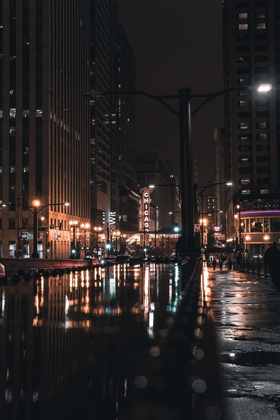 Dark Aesthetic Chicago City At Night Wallpaper