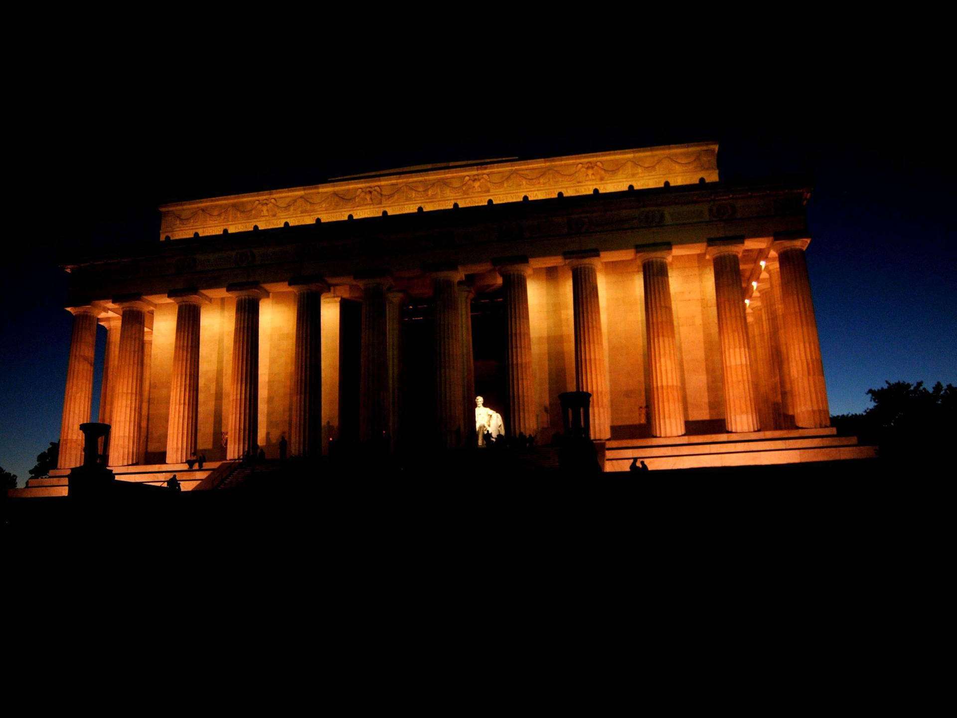Monumentoa Lincoln Con Estética Oscura Fondo de pantalla