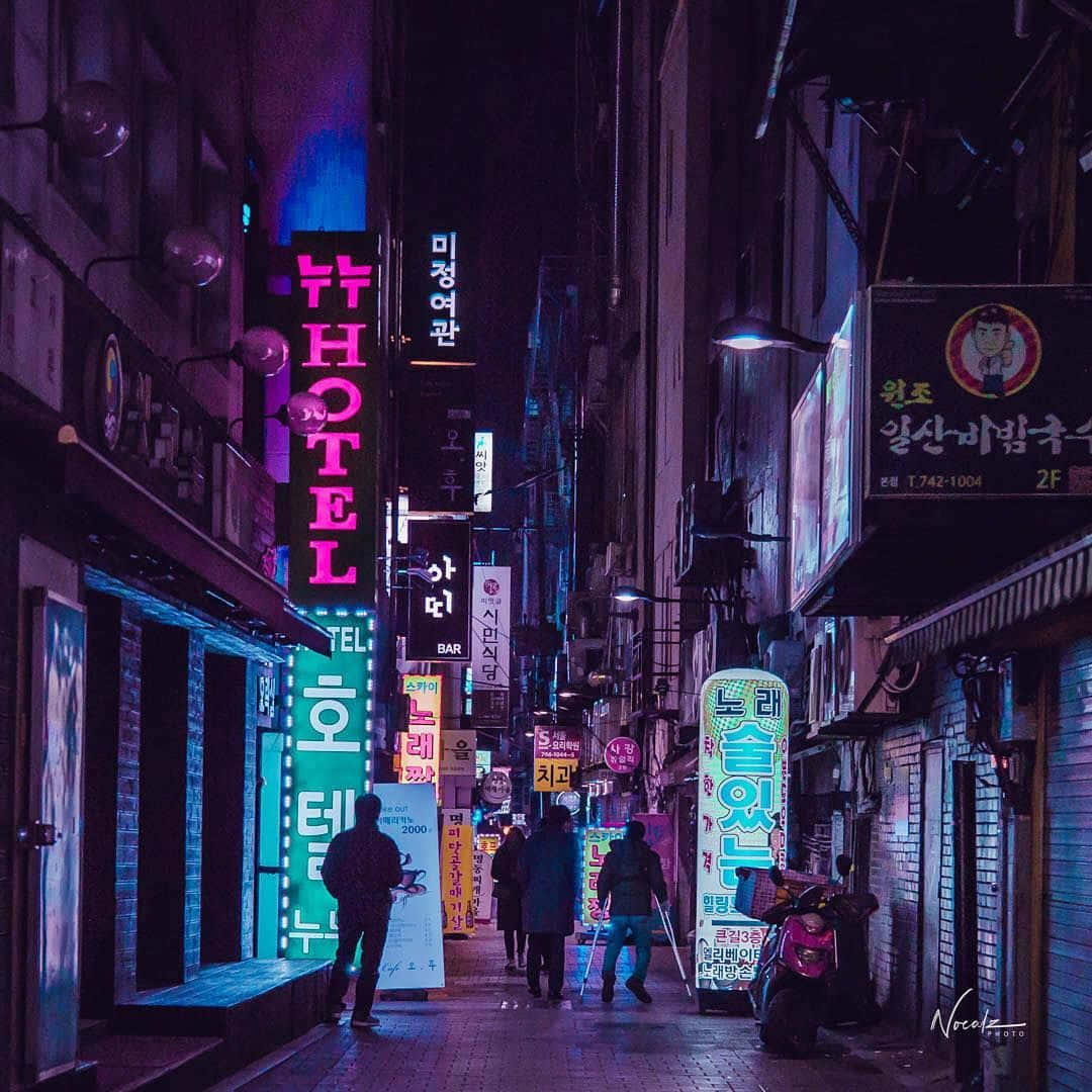 Dunklesästhetisches Bild Einer Neonbeleuchteten Straße