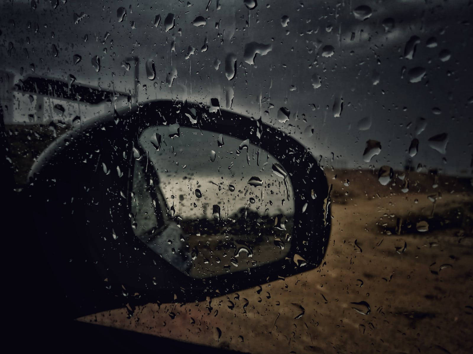 Dunkelund Regen Draußen Vom Auto Aus Wallpaper