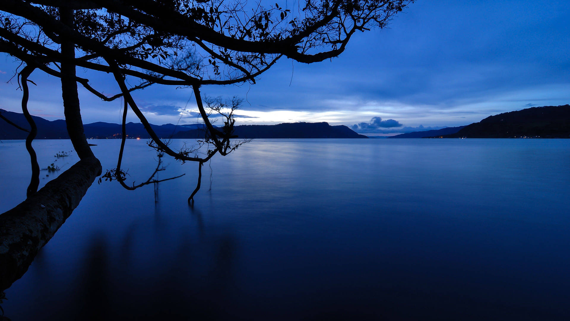 Dark Blue Aesthetic Calm Lake Wallpaper