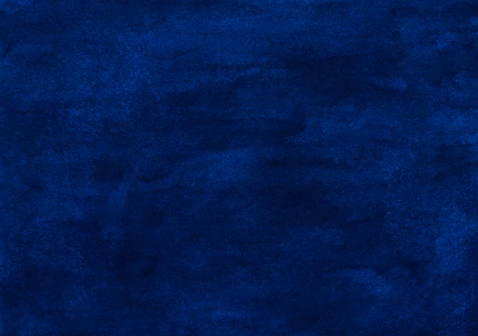Et blødt gradient af mørkeblå bringer fred og balance. Wallpaper