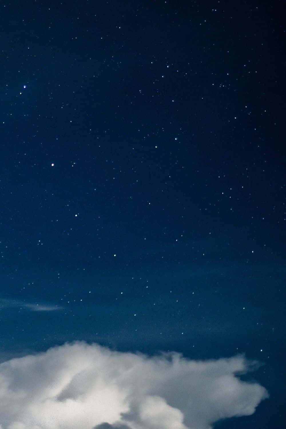 Estrellaazul Oscuro Con Nube Blanca. Fondo de pantalla