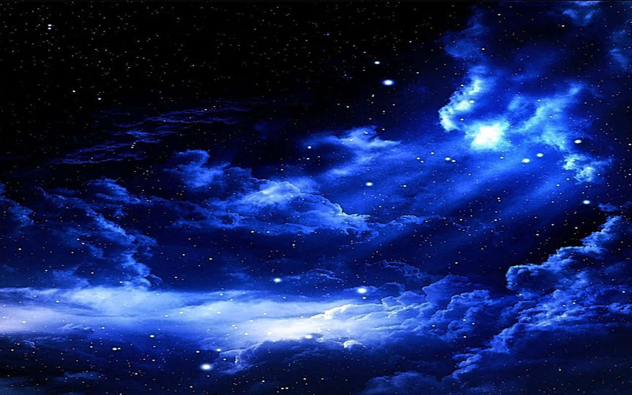 Fondode Pantalla Oscuro Con Estrellas, Nubes Y Luz De Luna Azul. Fondo de pantalla