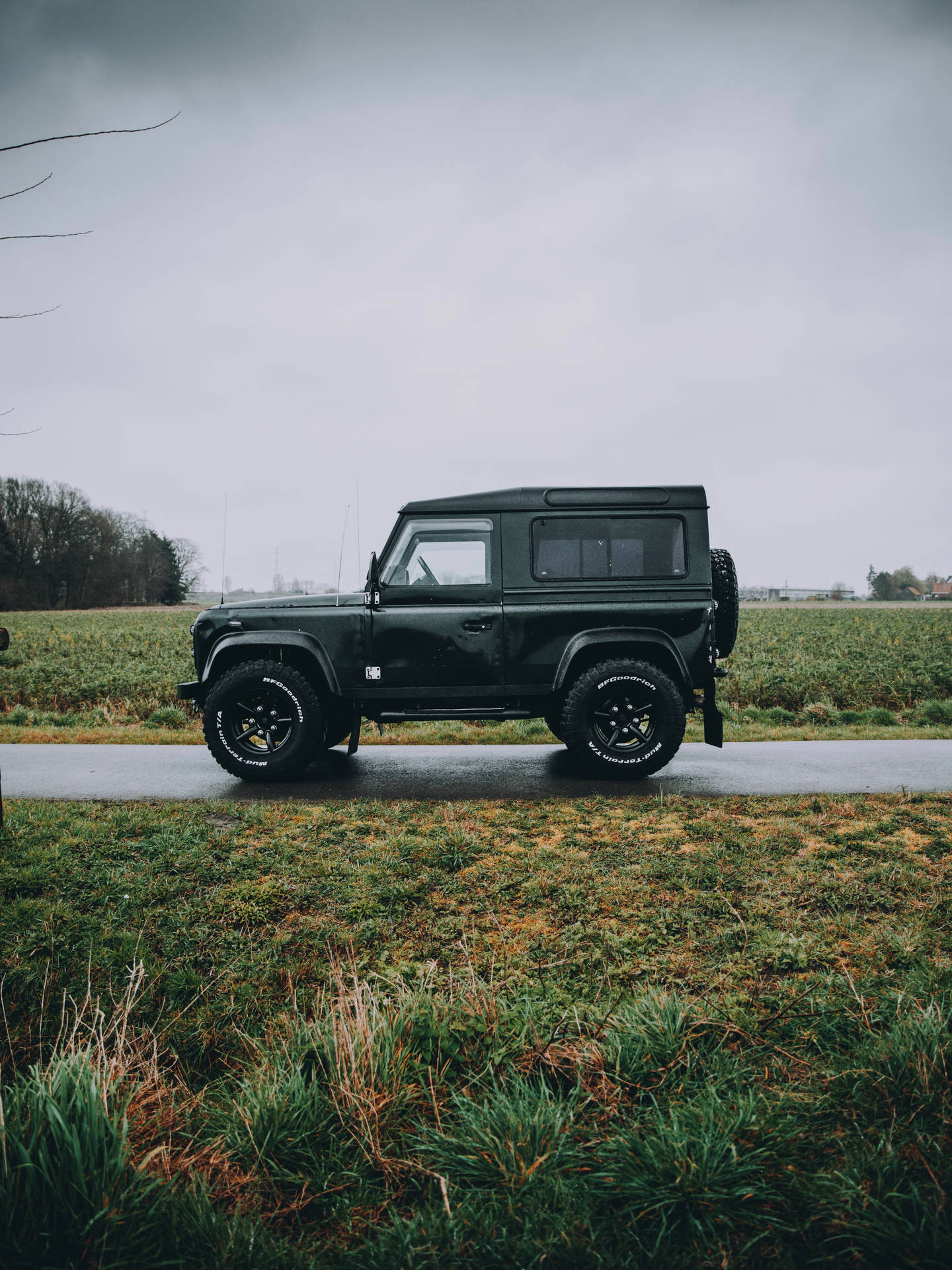 Get On The Road With The Classic Dark Green Land Rover Wallpaper