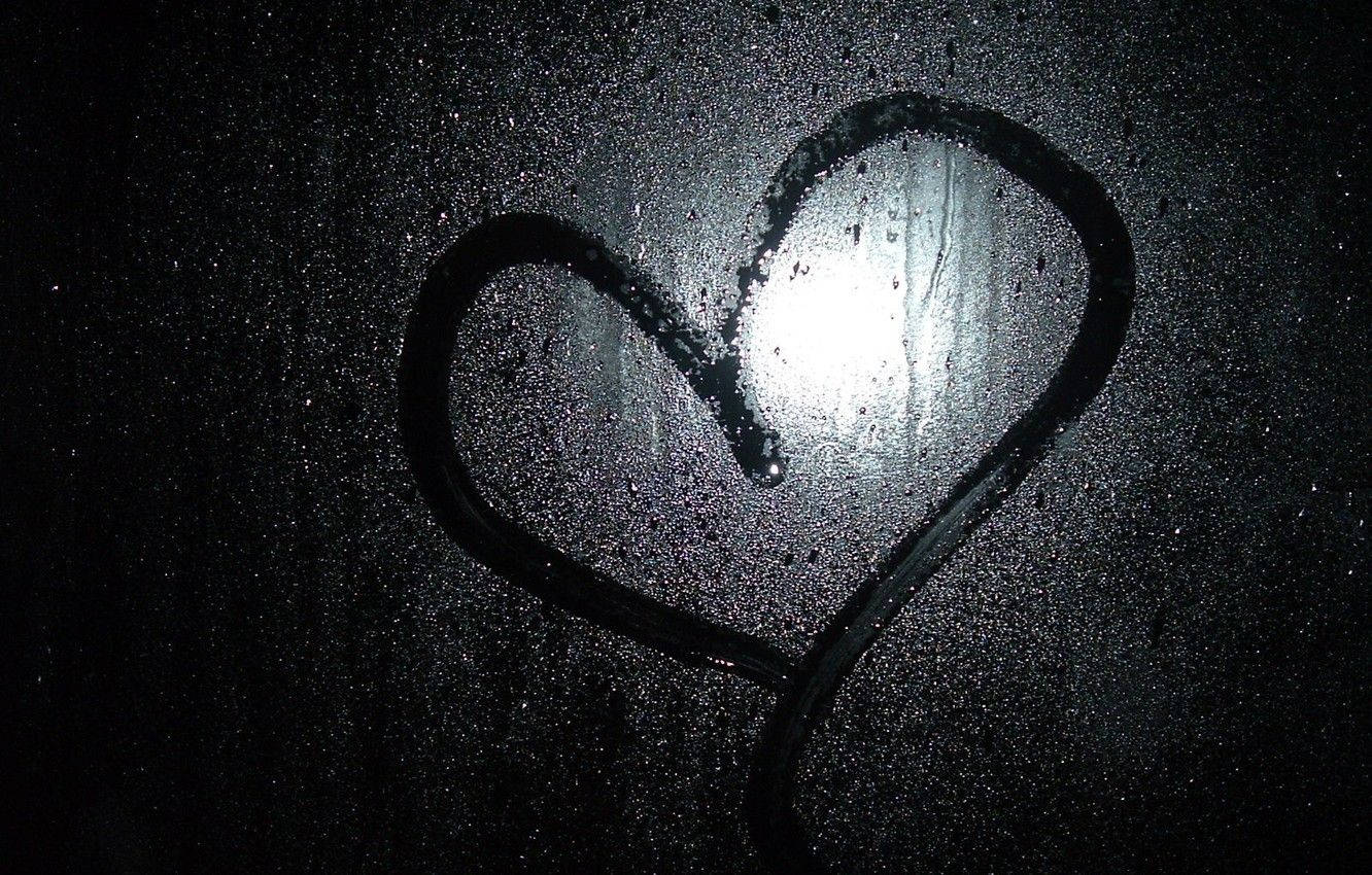 Dark Heart On Window Pane Wallpaper