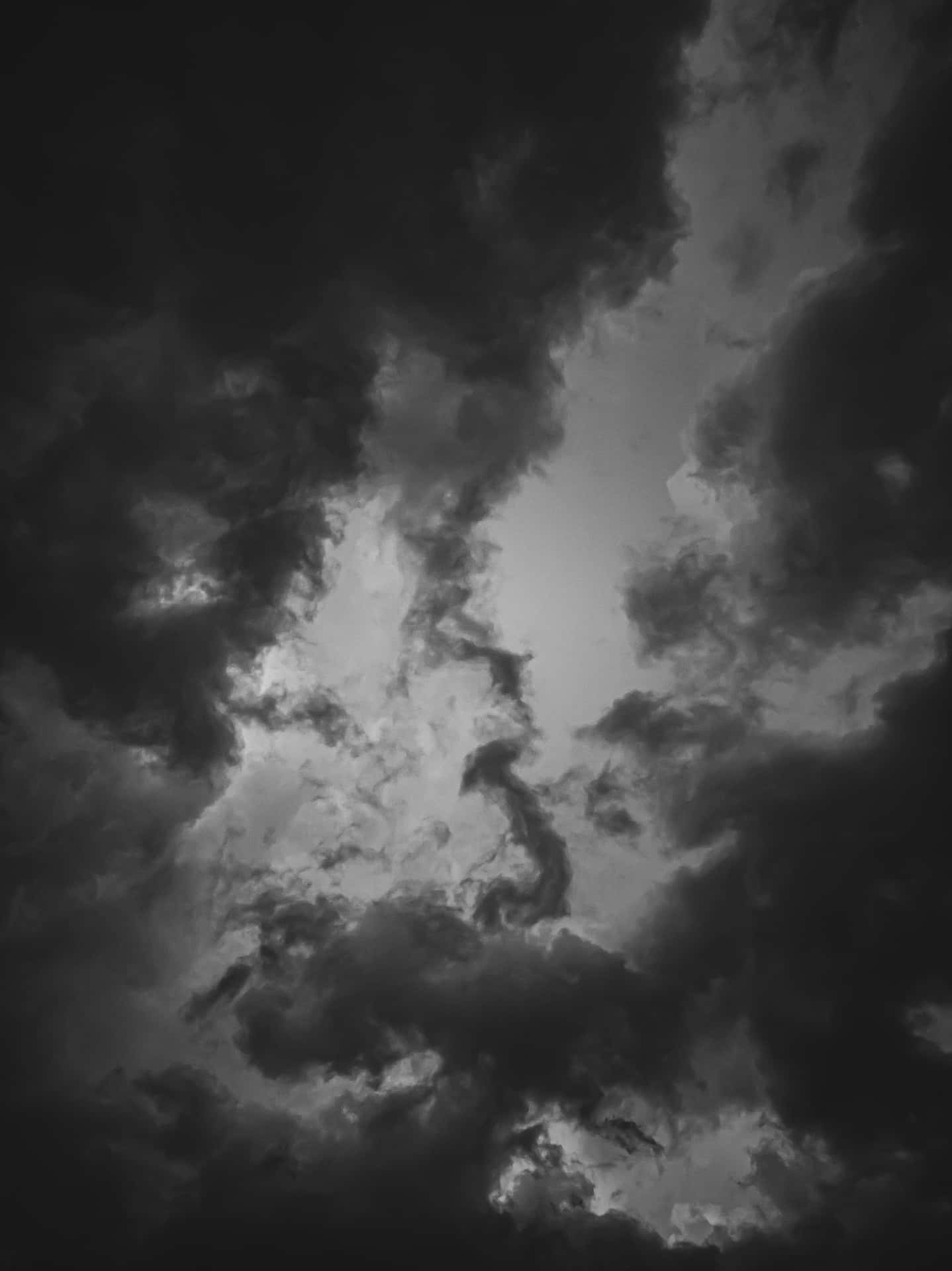 Cielooscuro: Un Paisaje Etéreo De Belleza Mística. Fondo de pantalla