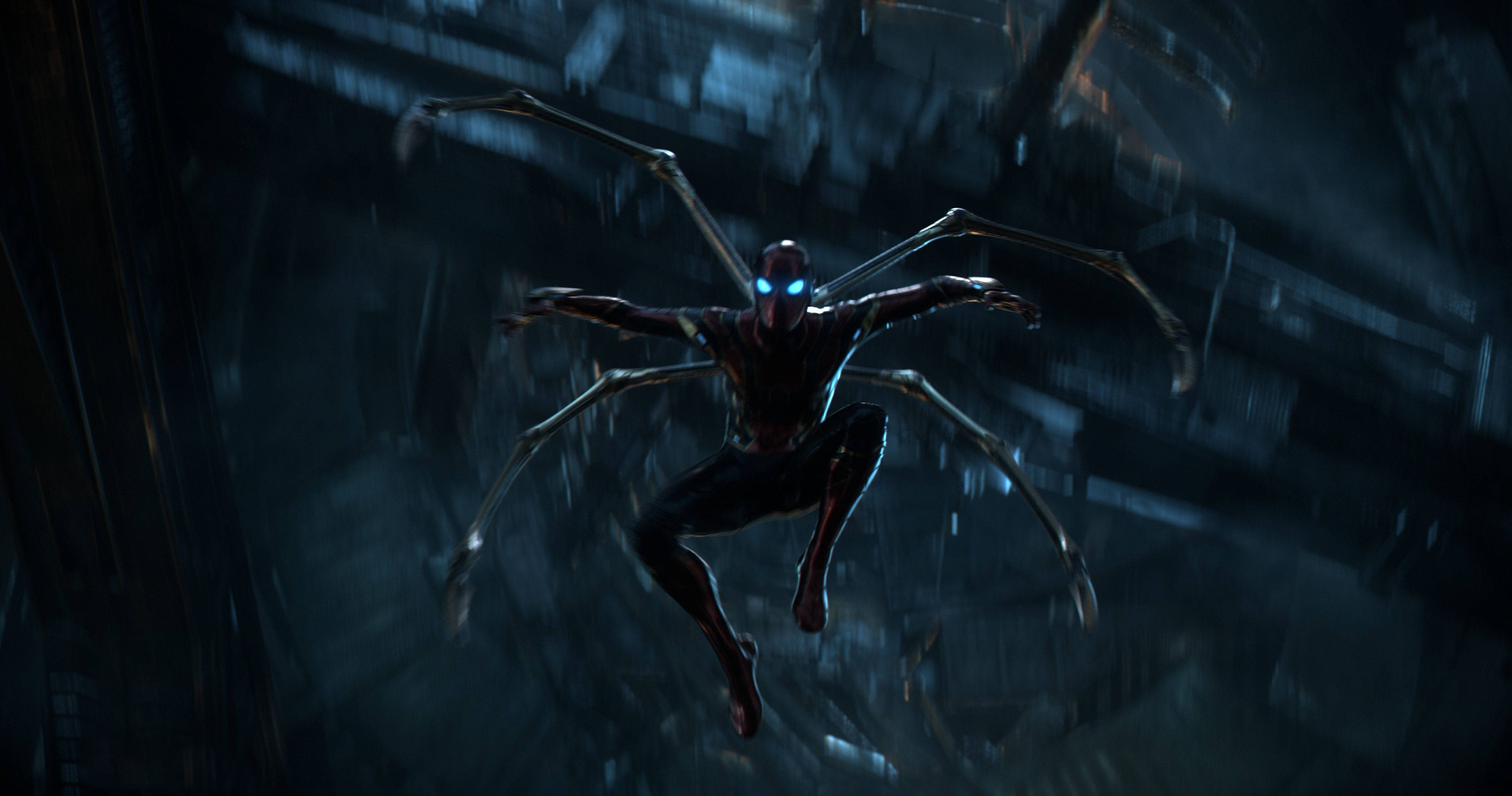 Dunkleeiserne Spiderman-rüstung In Der Luft Wallpaper