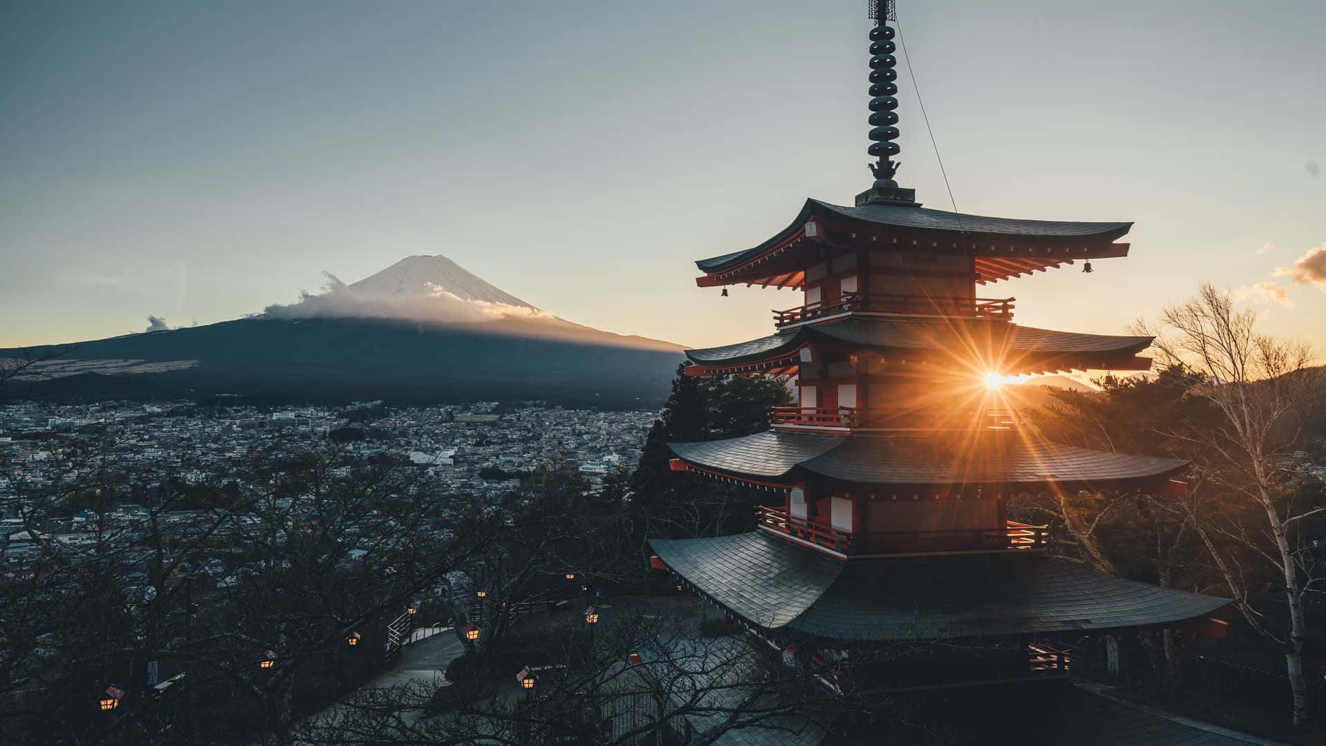 Descubrela Belleza Onírica De Japón En La Oscuridad. Fondo de pantalla