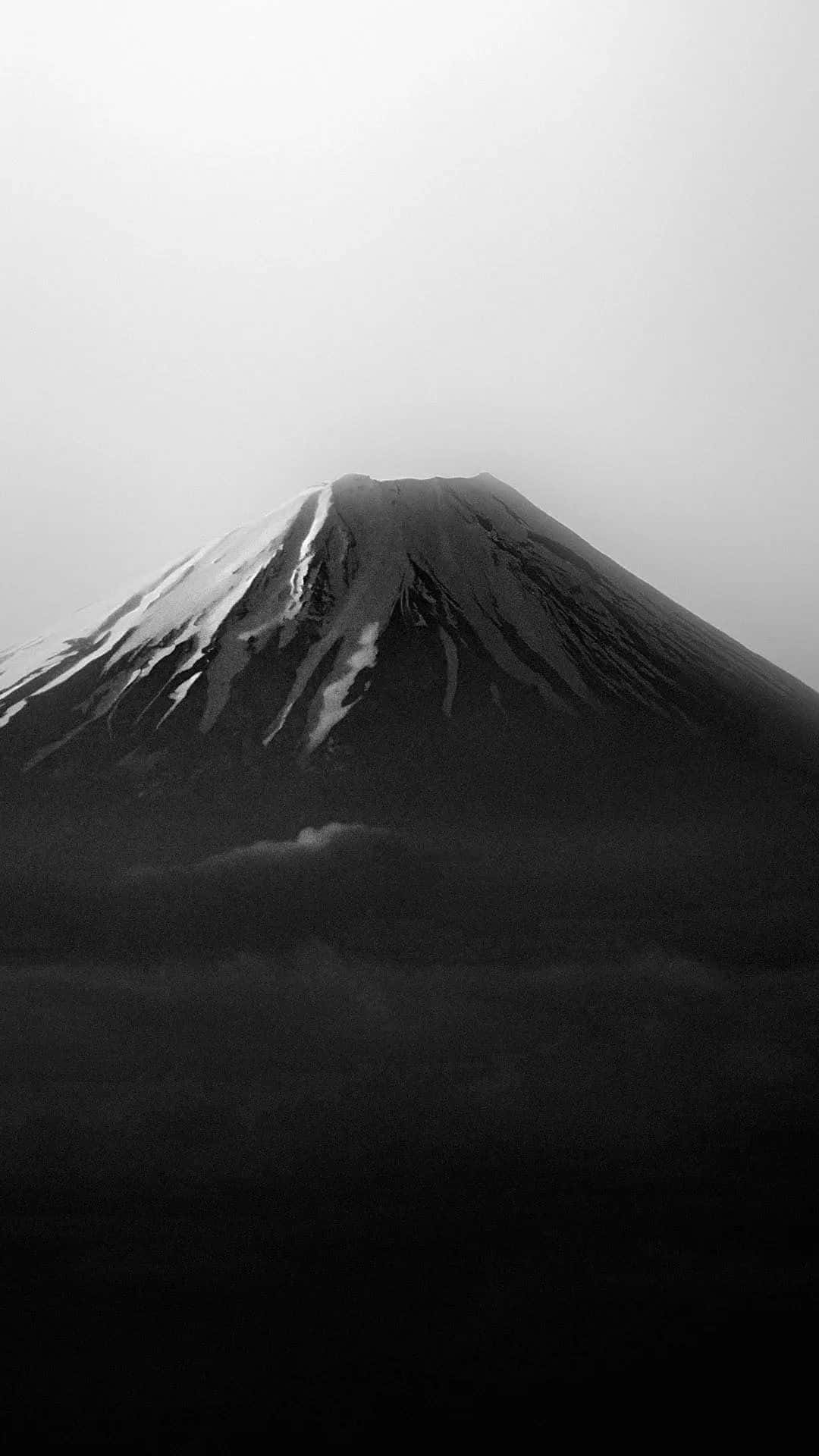 Umiphone Japonês Escuro Em Um Padrão Geométrico. Papel de Parede