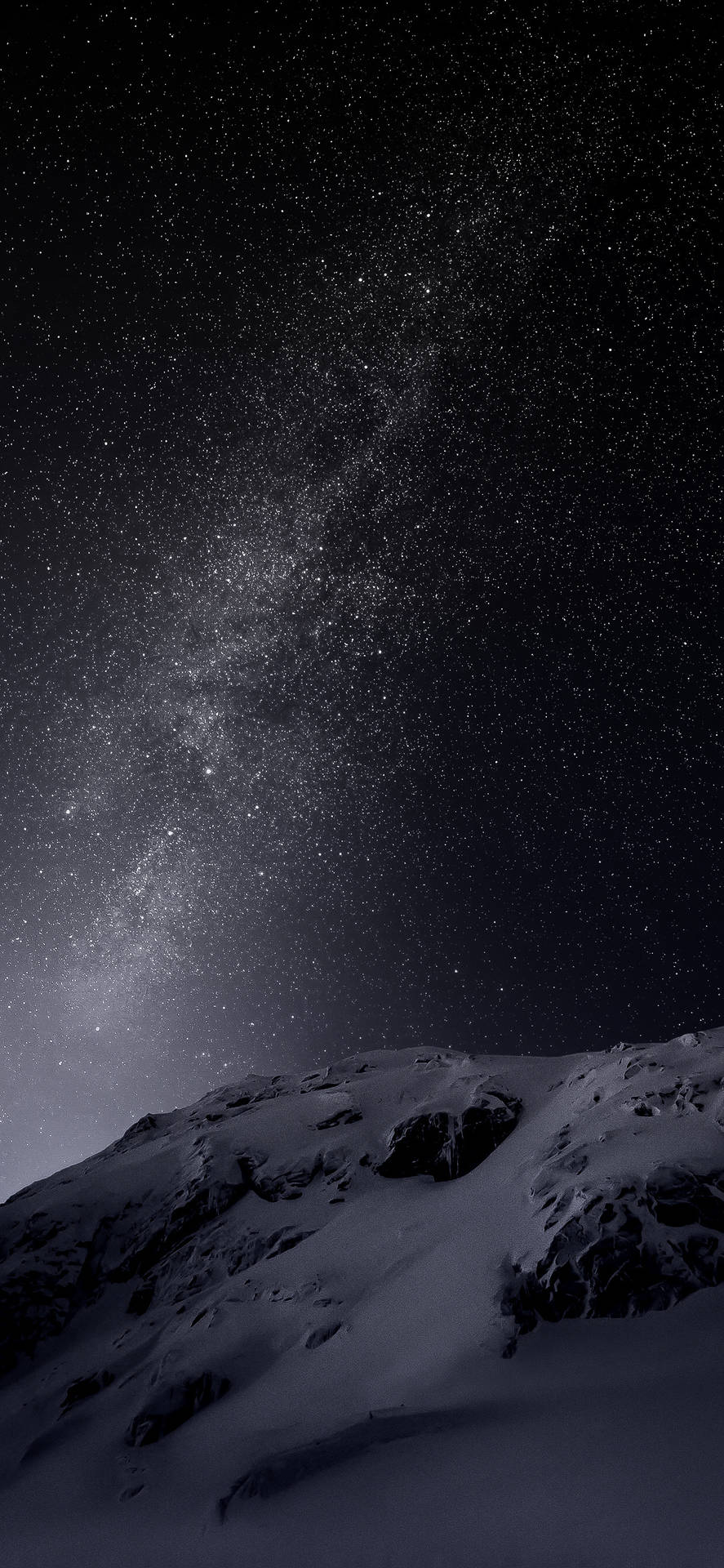 Dunklermodus: Schneebedecktes Gebirge Unter Unzähligen Sternen Wallpaper