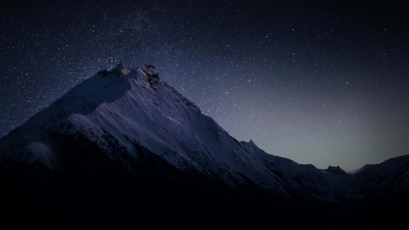 Paisajeoscuro De Montaña Al Atardecer. Fondo de pantalla