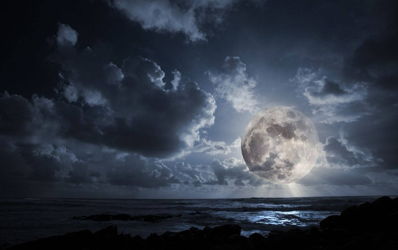 Notte Oscura Con Enorme Luna Piena Sfondo