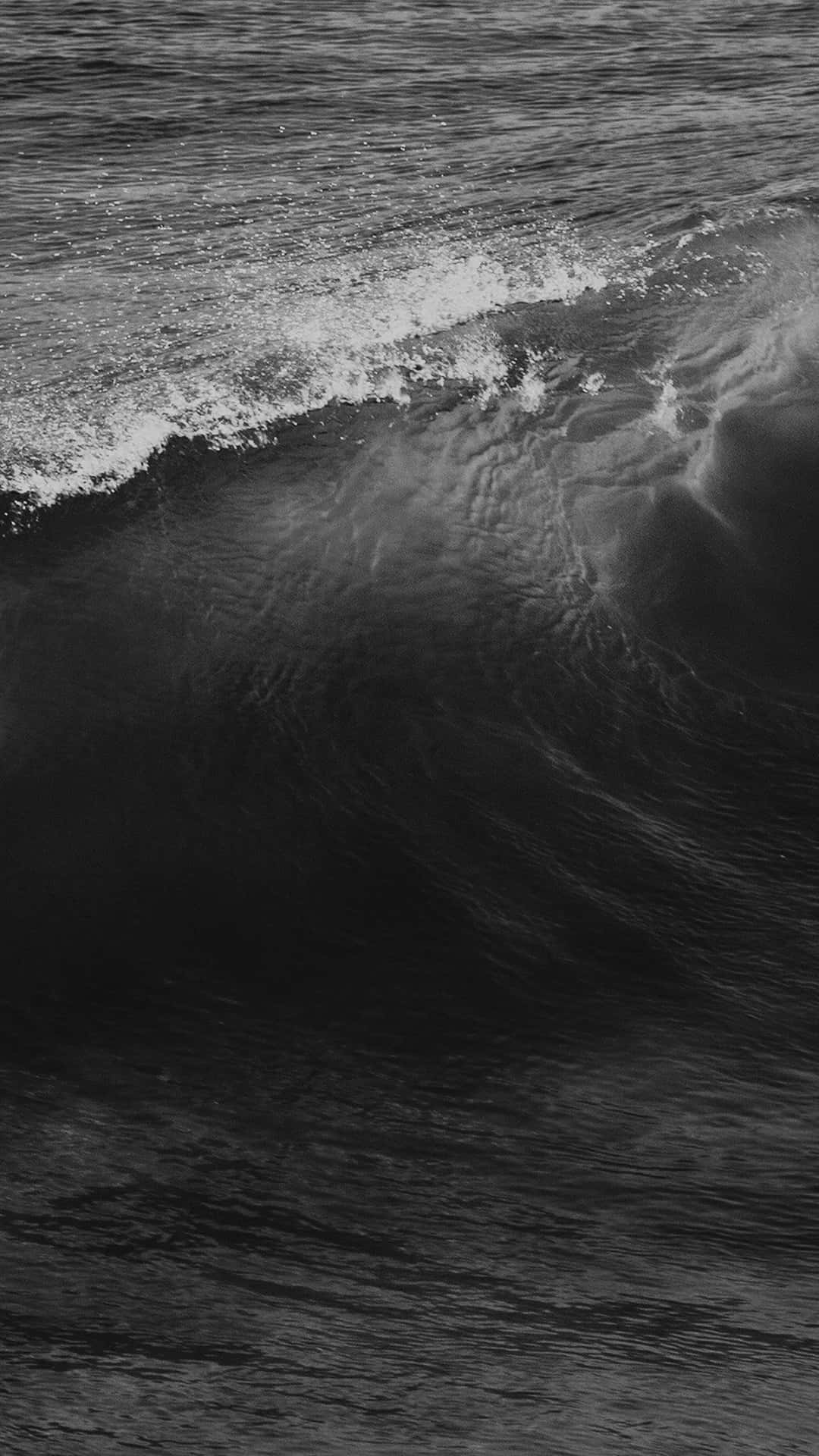 Majestic Dark Ocean Waves Wallpaper