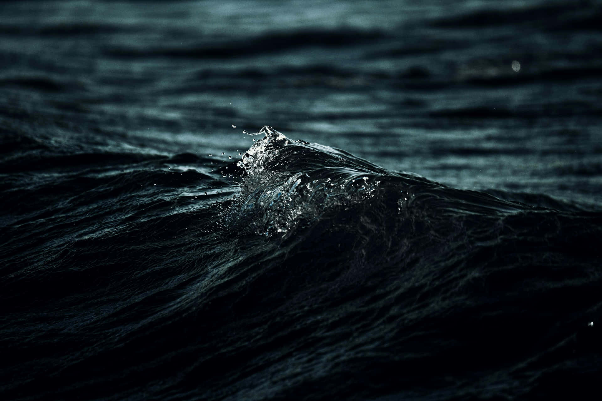 Dark Ocean Wave Crest4 K Wallpaper