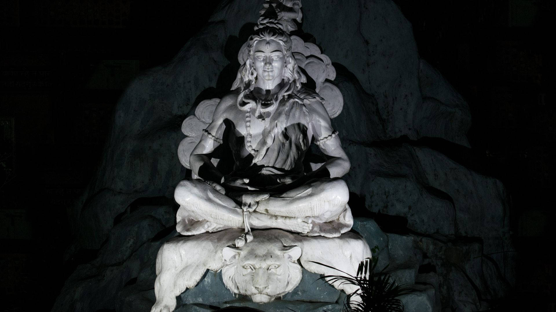 Estátuade Mármore De Shiva Escura. Papel de Parede