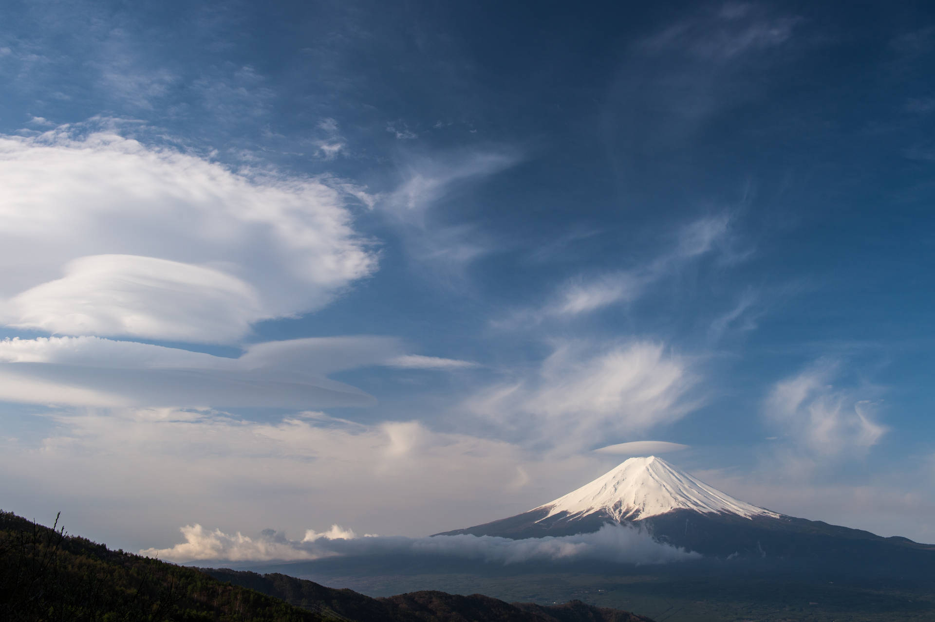 Cielooscuro Sobre El Monte Fuji Fondo de pantalla