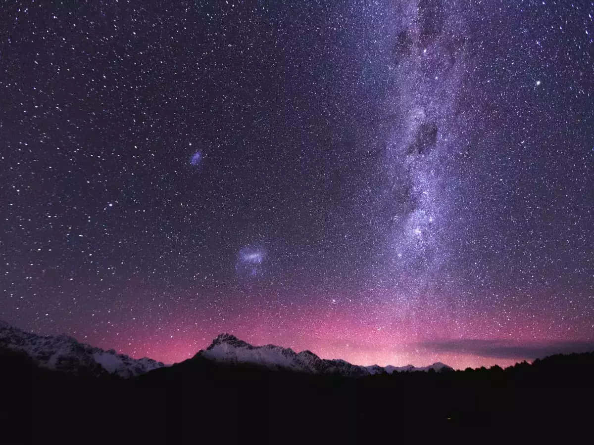 the milky and stars above the mountains