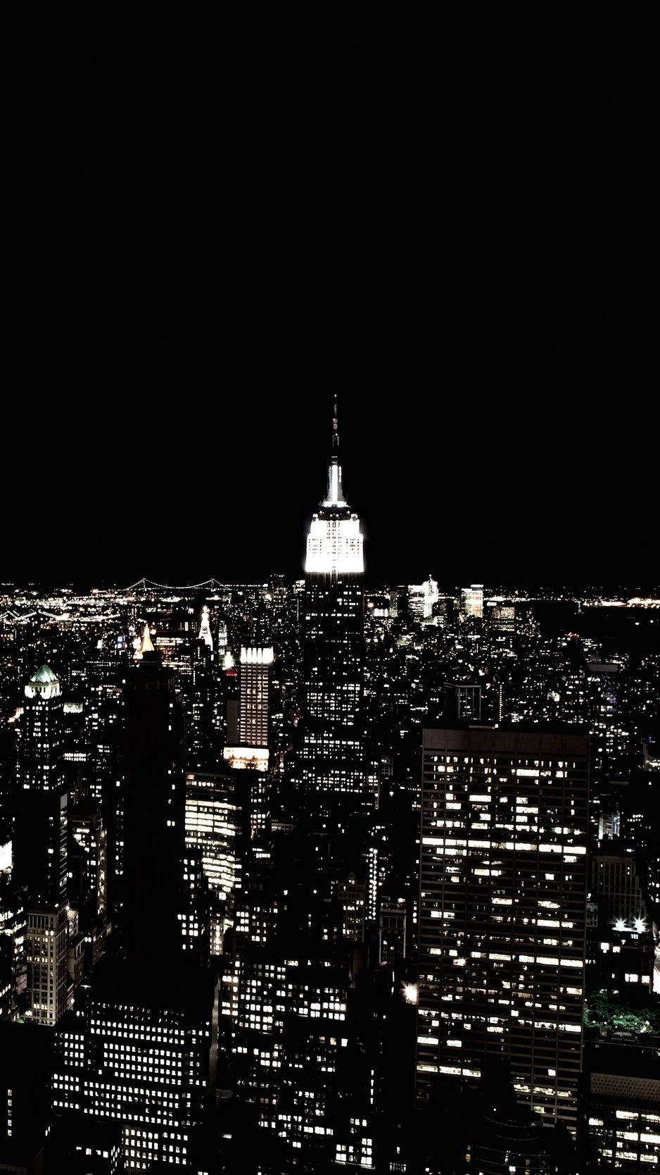 Cielooscuro Sobre El Horizonte De Nueva York En Un Iphone Fondo de pantalla